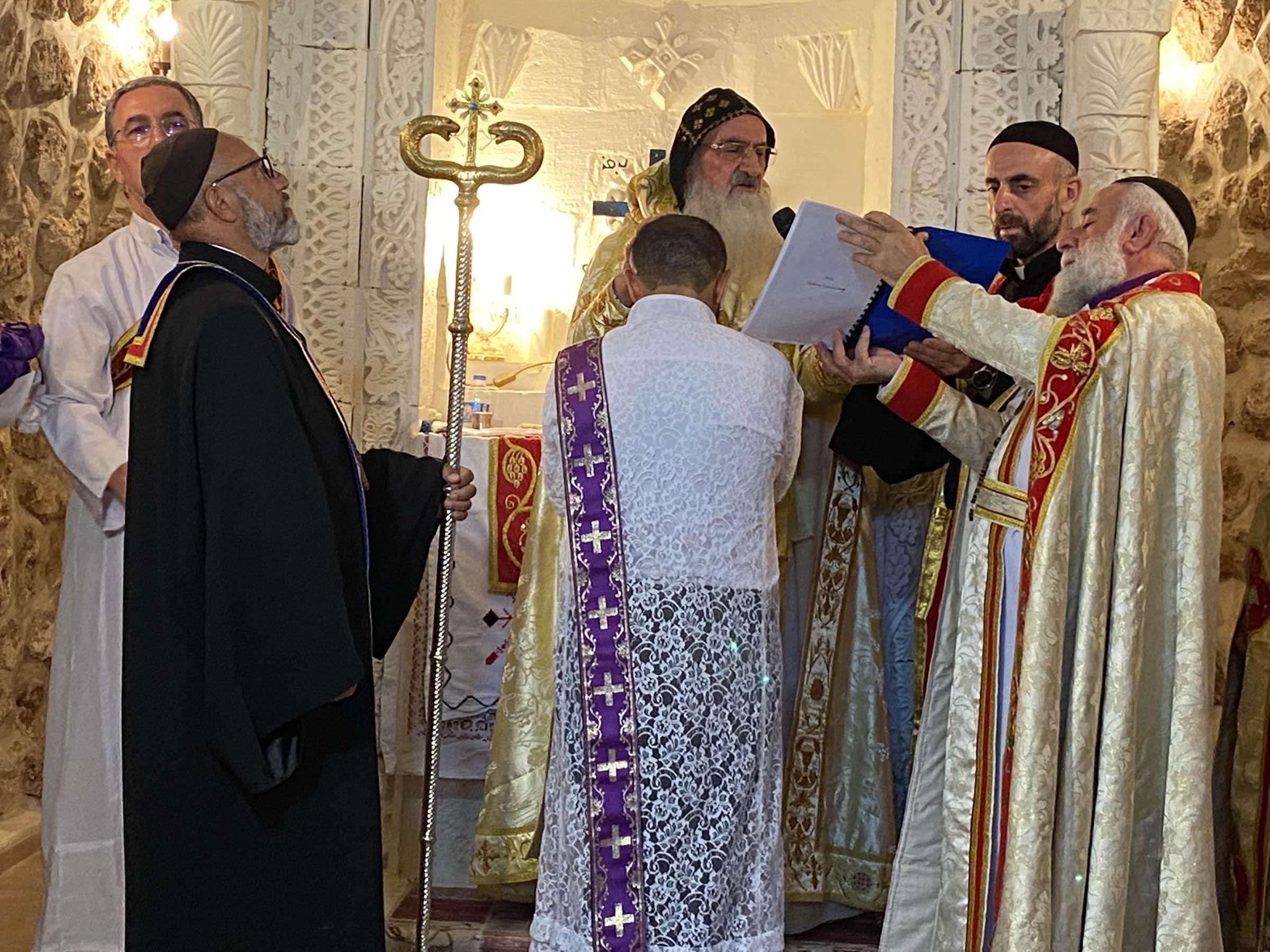 Midyatta Süryani cemaatinden 30 yıl sonra papaz töreni