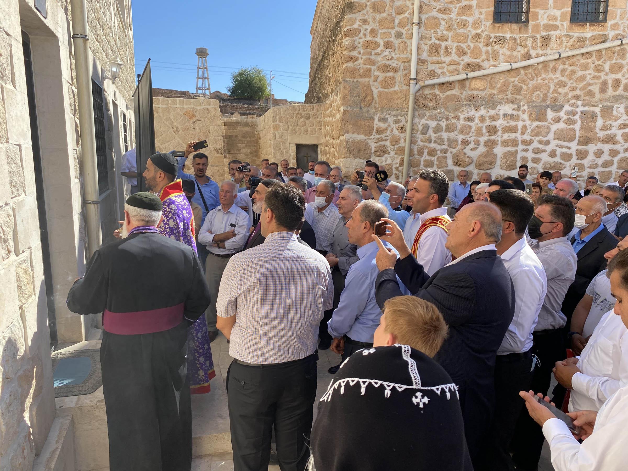 Midyatta Süryani cemaatinden 30 yıl sonra papaz töreni