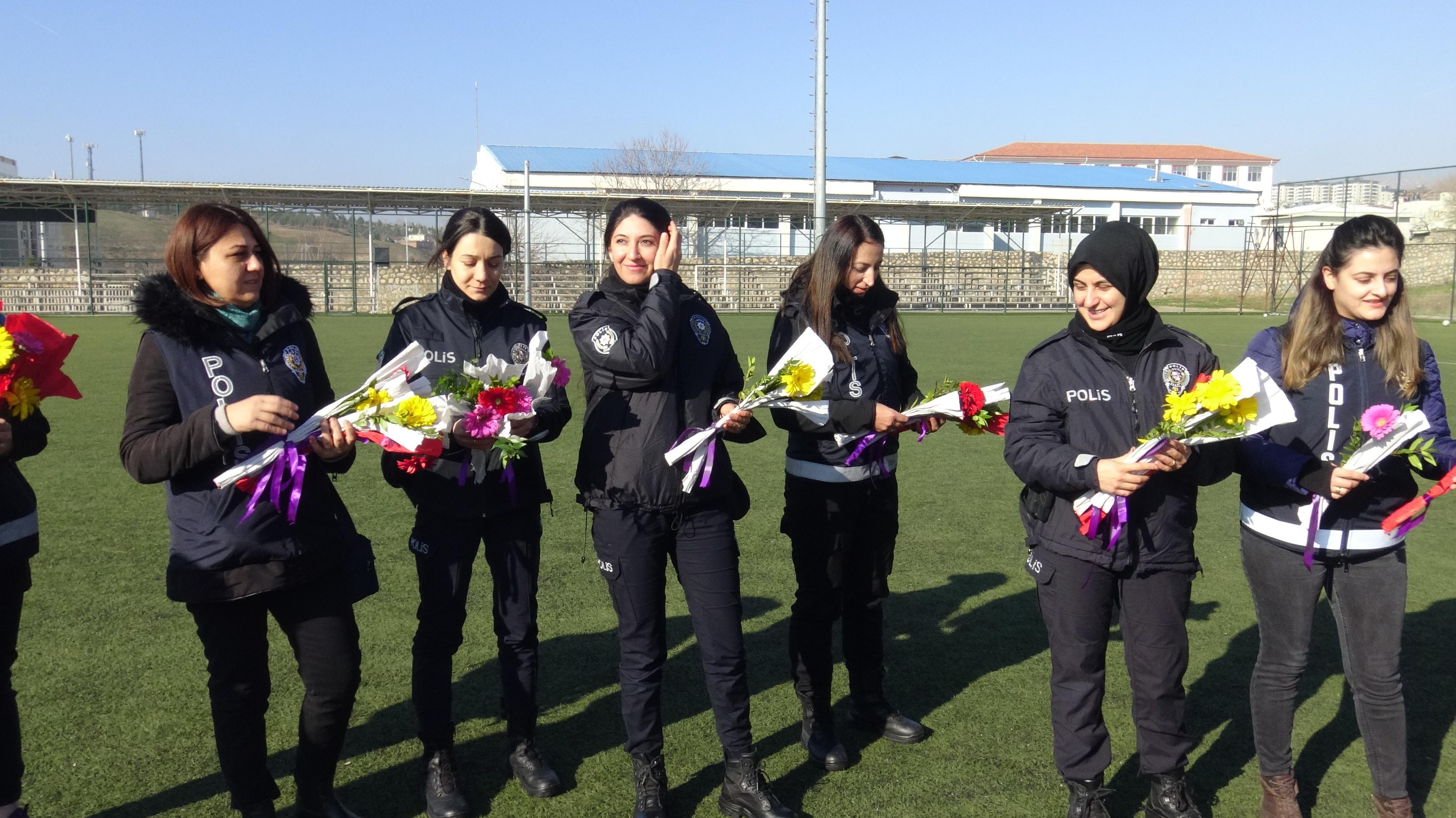 Silvan’da kadın polislerden Aslanspor Kadın Futbol Takımına ziyaret