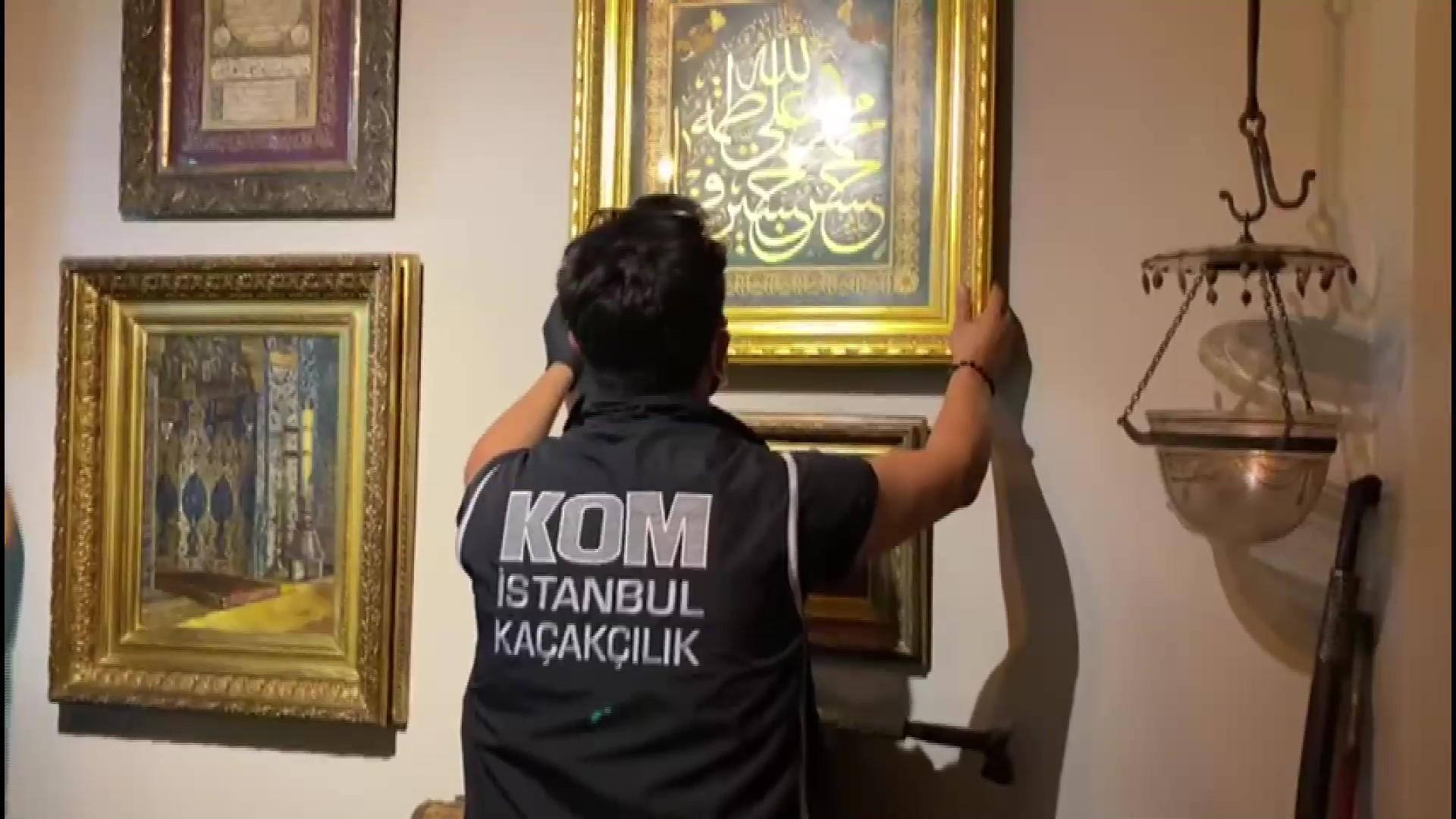 Beyoğlunda antika dükkanına operasyon; 88 tarihi eser ele geçirildi