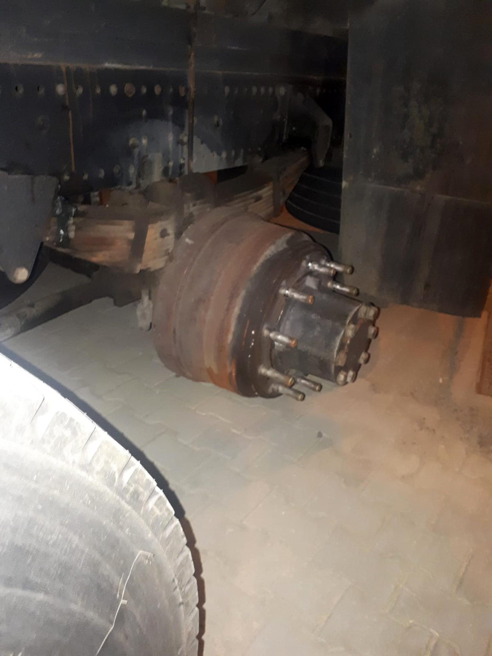 Kamyonun fırlayan tekerlerinden biri Lamiayı öldürdü, diğeri zincirleme kazaya neden oldu