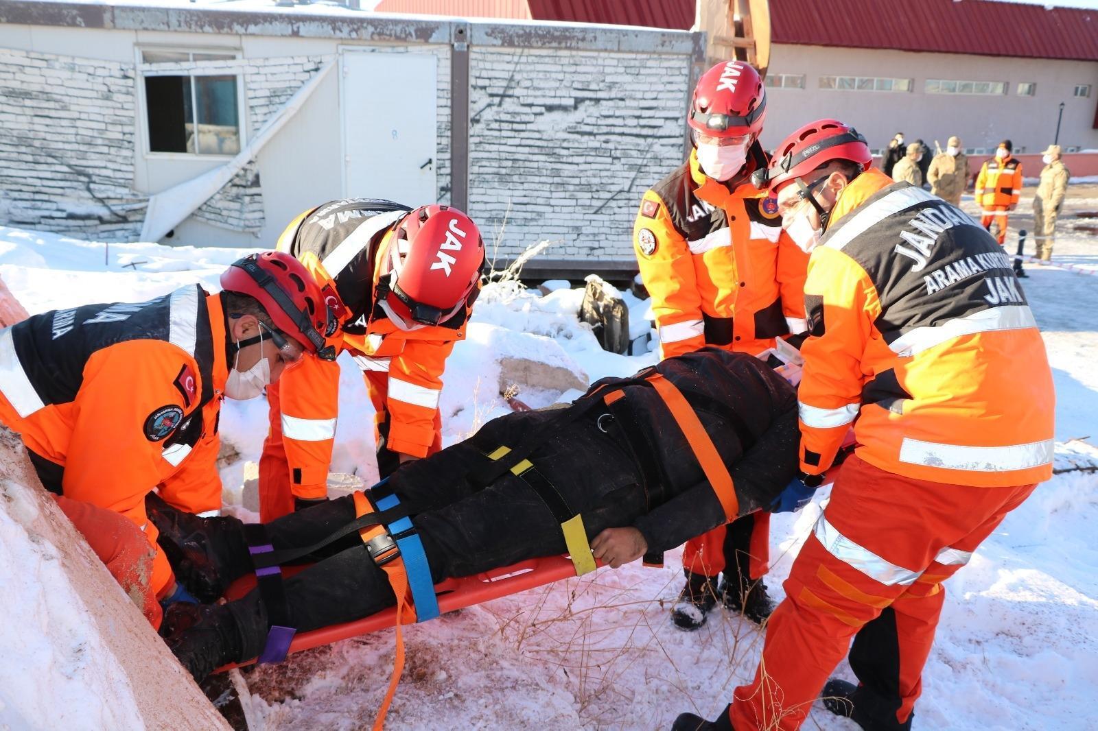 Erzurumda JÖAK ve JAKtan deprem tatbikatı