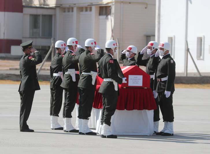 Teröristlerden üs bölgesine roketli saldırı: 1 şehit, 4 yaralı