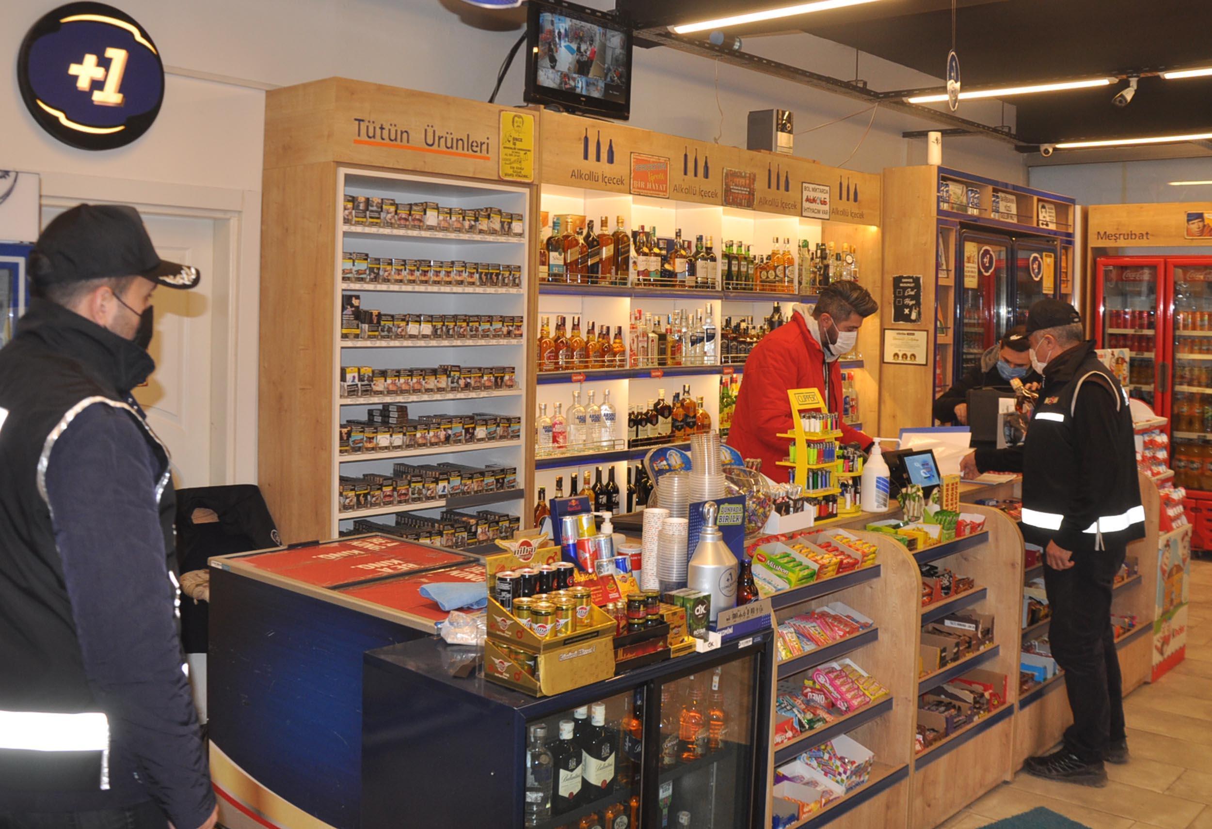 Karsta 30 litre sahte içki ve 110 paket kaçak sigara ele geçirildi