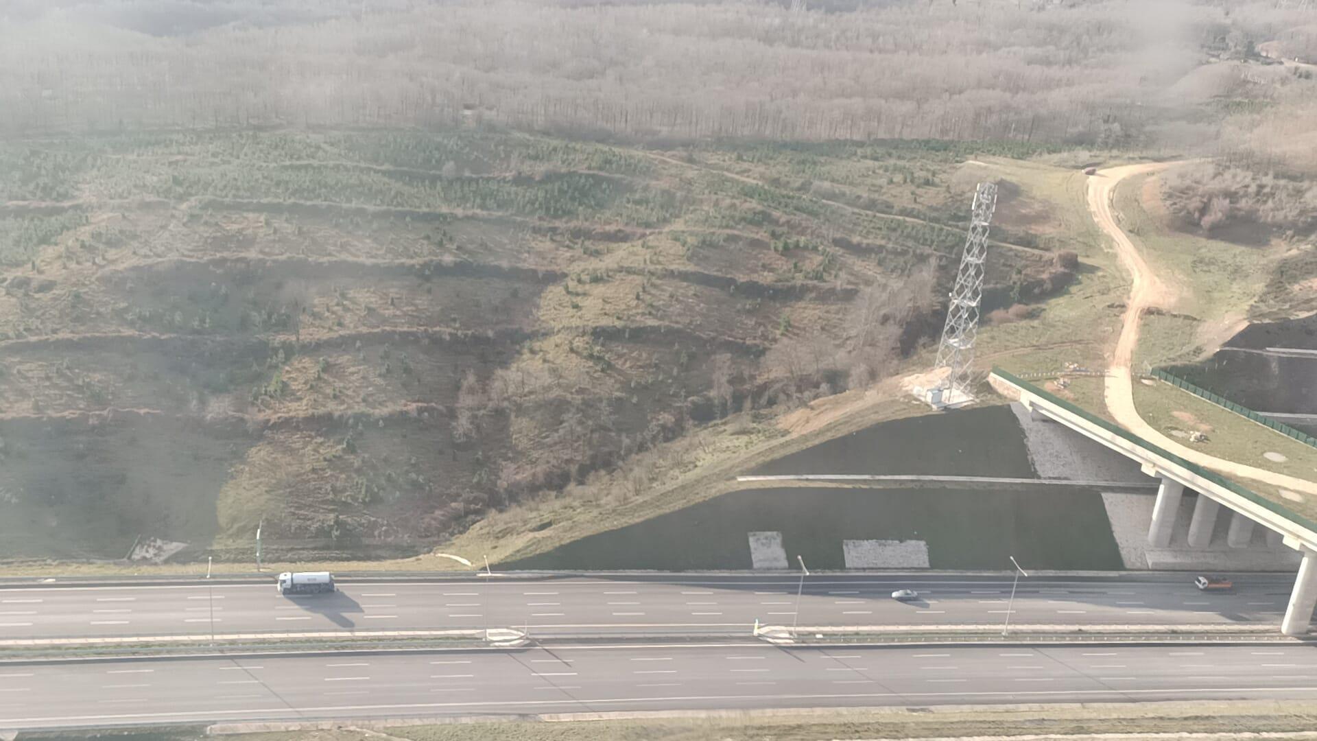 Otoyolda kural ihlali yapan sürücüler helikopterle tespit edildi