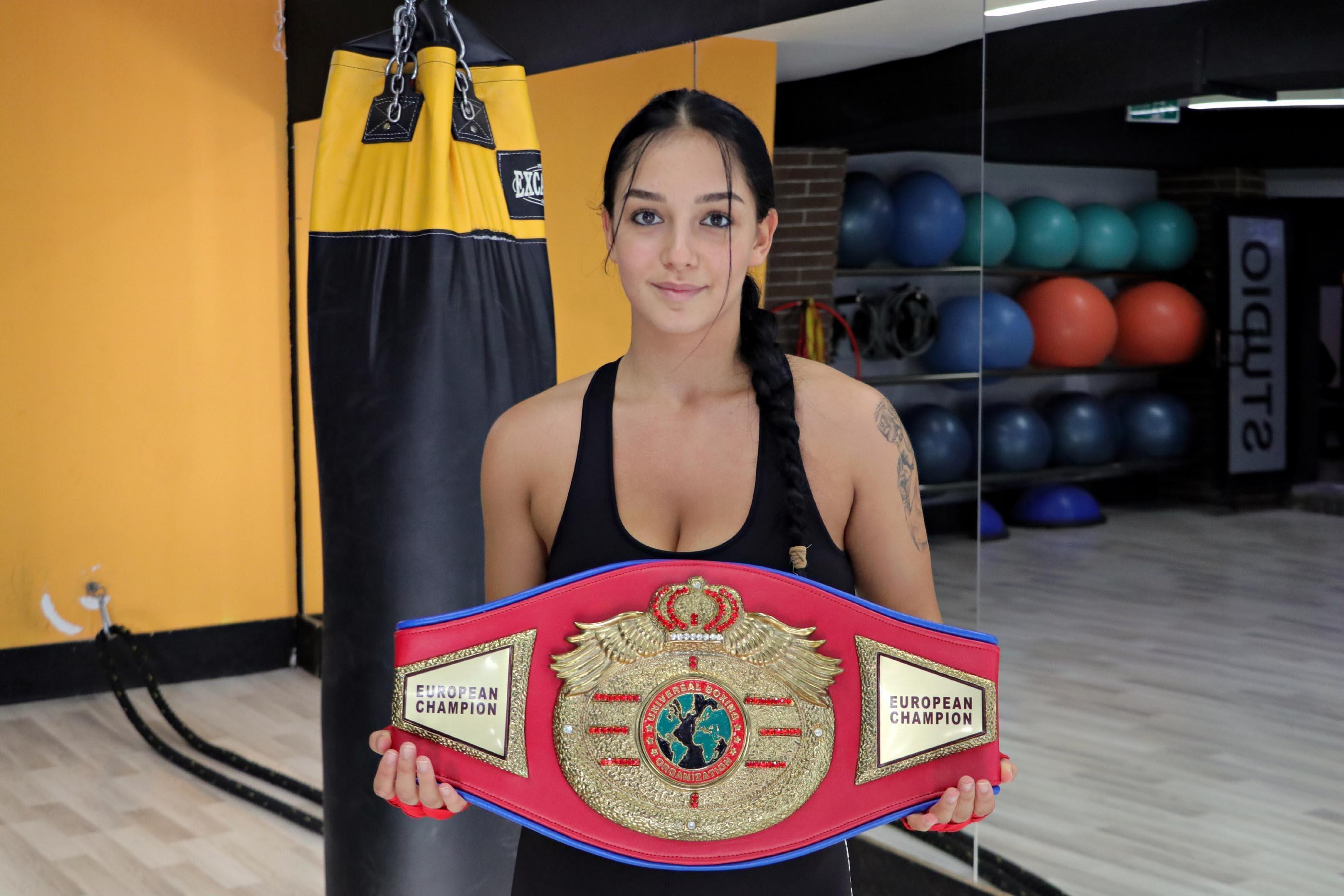 Kilo vermek için başladığı boksta ilk altın kemerini nakavtla kazandı