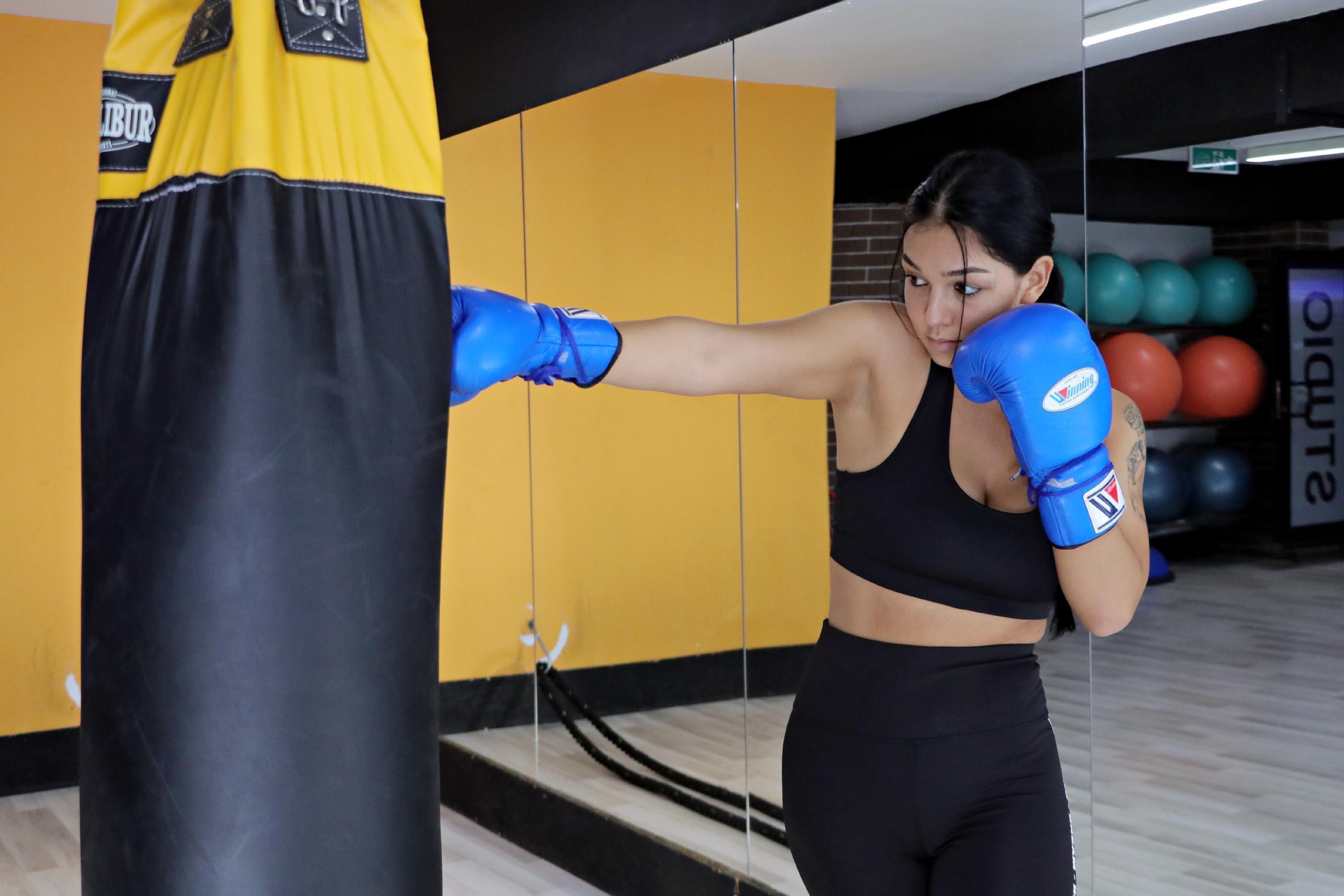 Kilo vermek için başladığı boksta ilk altın kemerini nakavtla kazandı