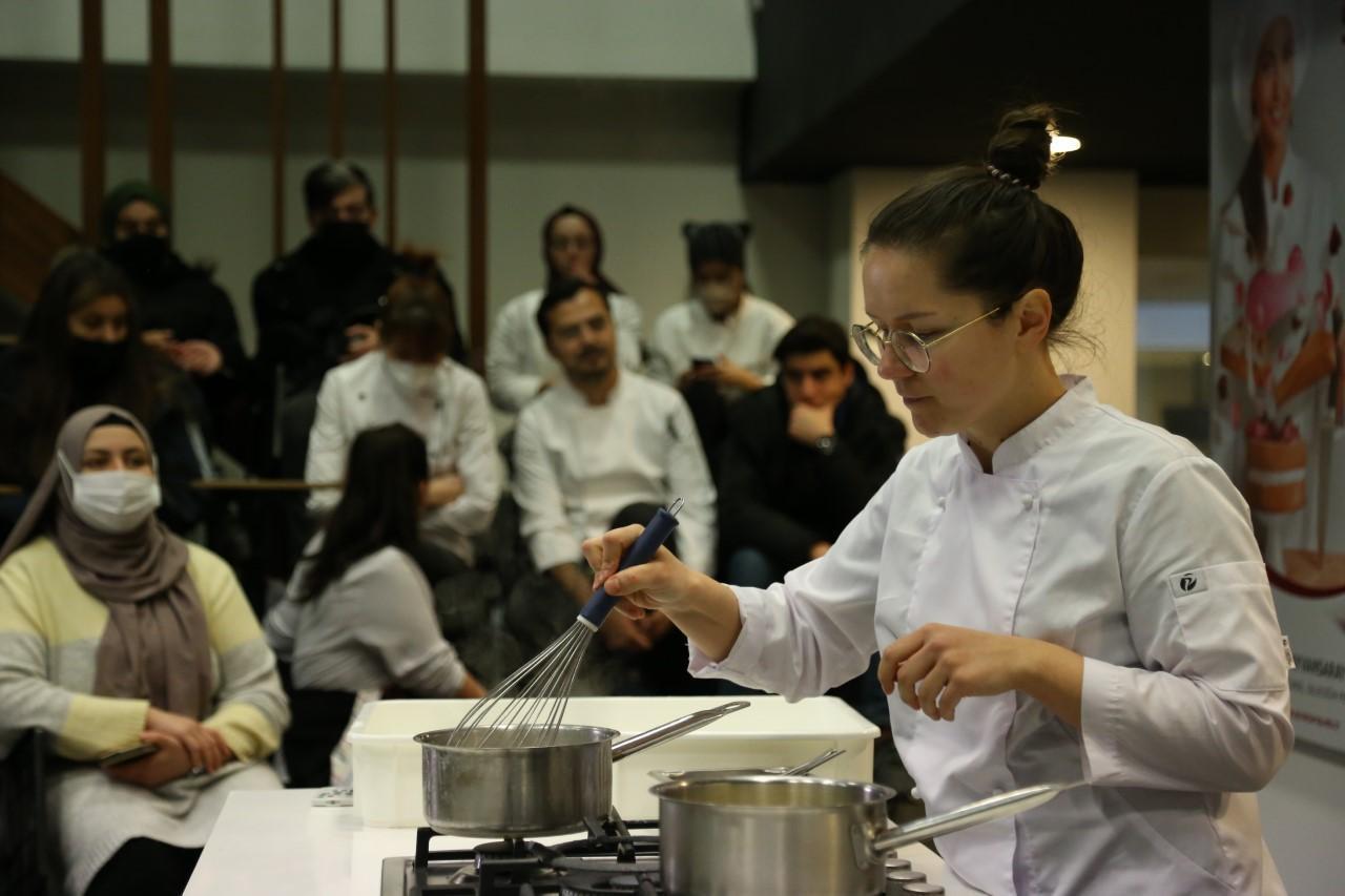 Dinara Kasko’nun dünyaca ünlü pastaları geleceğin şefleriyle buluştu
