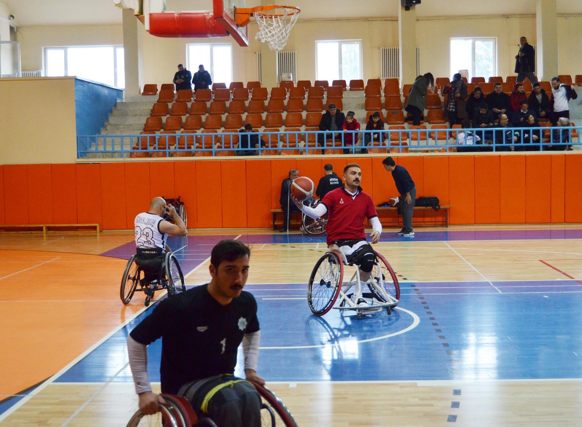 11 yaşında bacağını kaybeden Özgenç’in hayatını basketbol değiştirdi