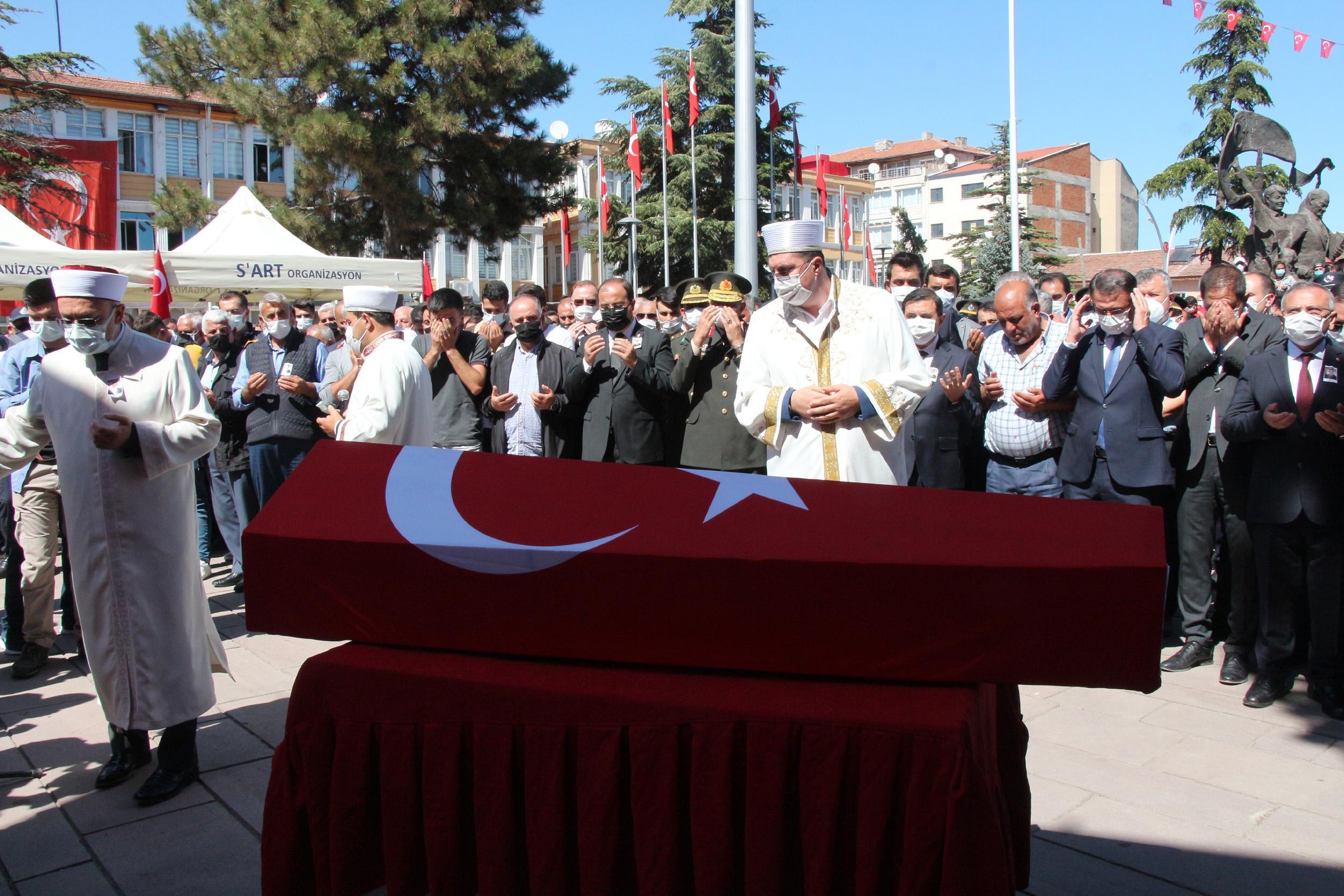 El Bab şehidi Yiğite, 6 aylık oğlundan son veda