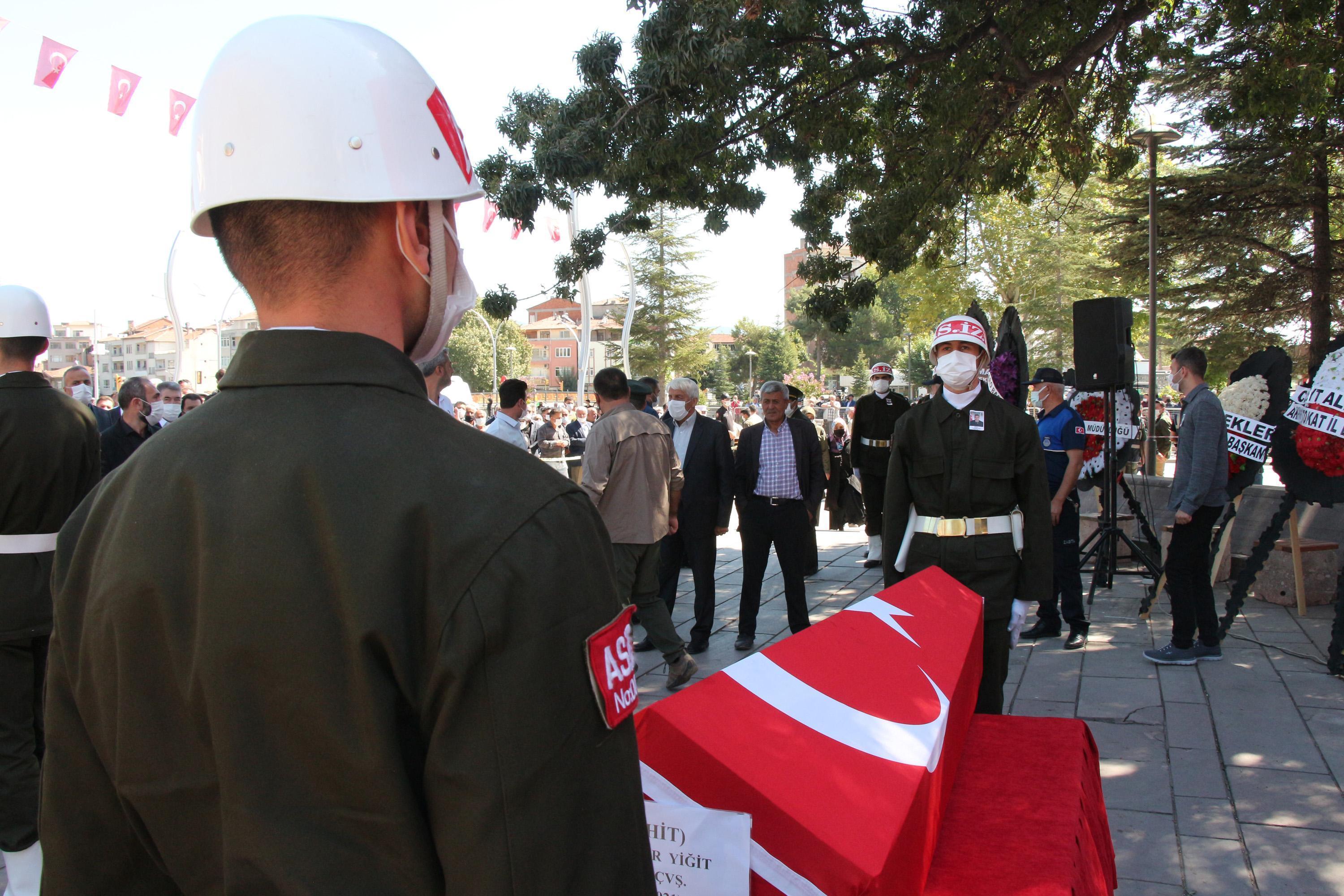 El Bab şehidi Yiğite, 6 aylık oğlundan son veda