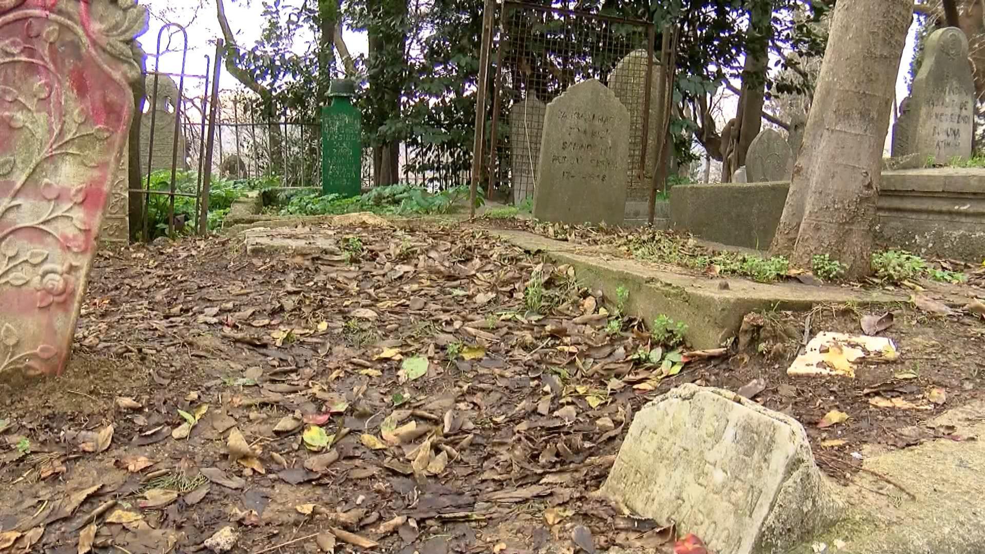 Türkiyenin en uzun yaşayan insanı Zaro Ağanın mezarı kaderine terk edildi