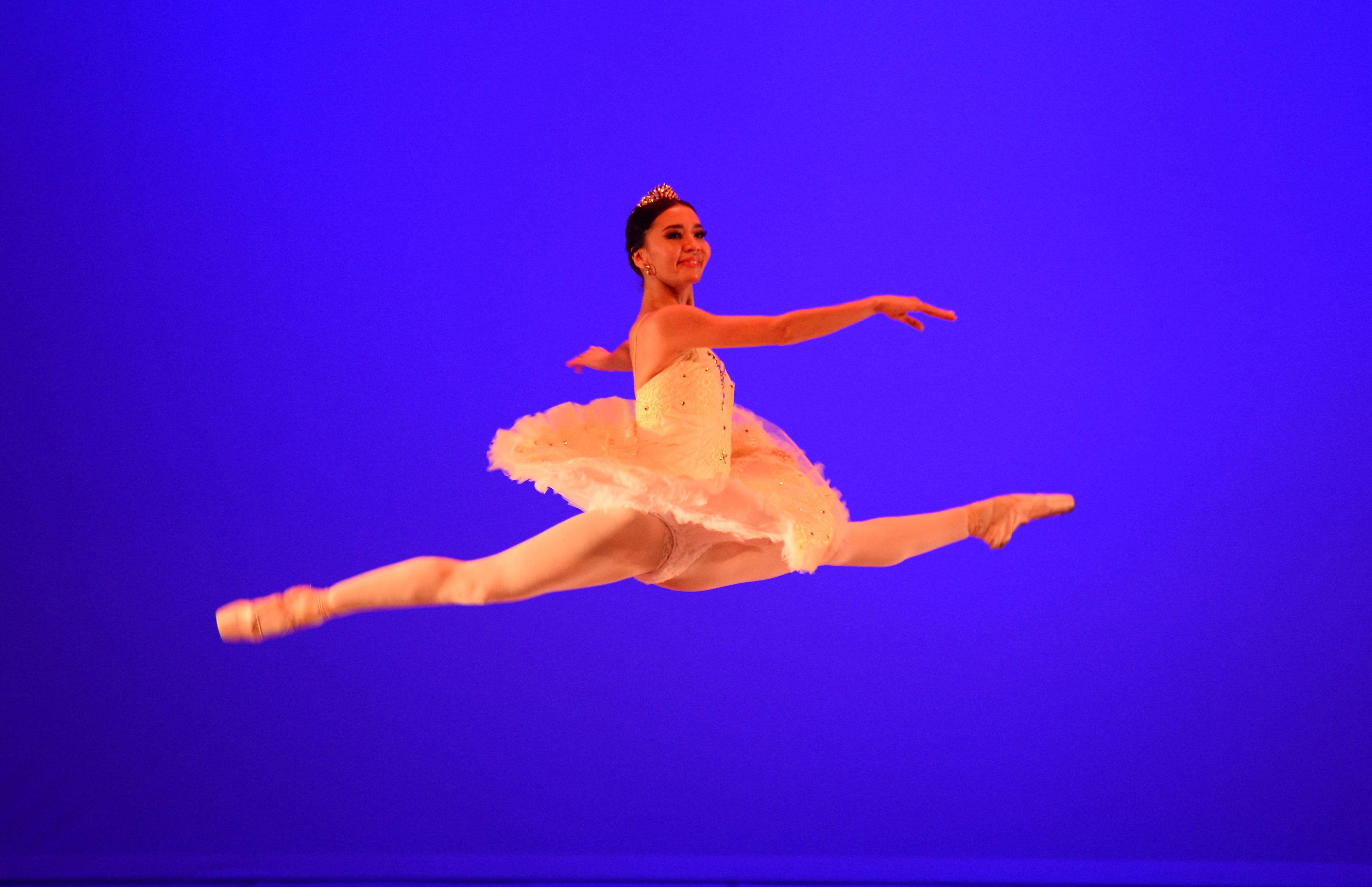 Mersinde 6 operanın bale solistleri birlikte sahne aldı