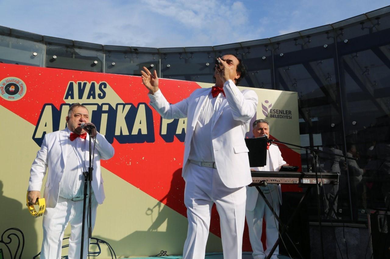 Esenler’de antika pazarı açıldı