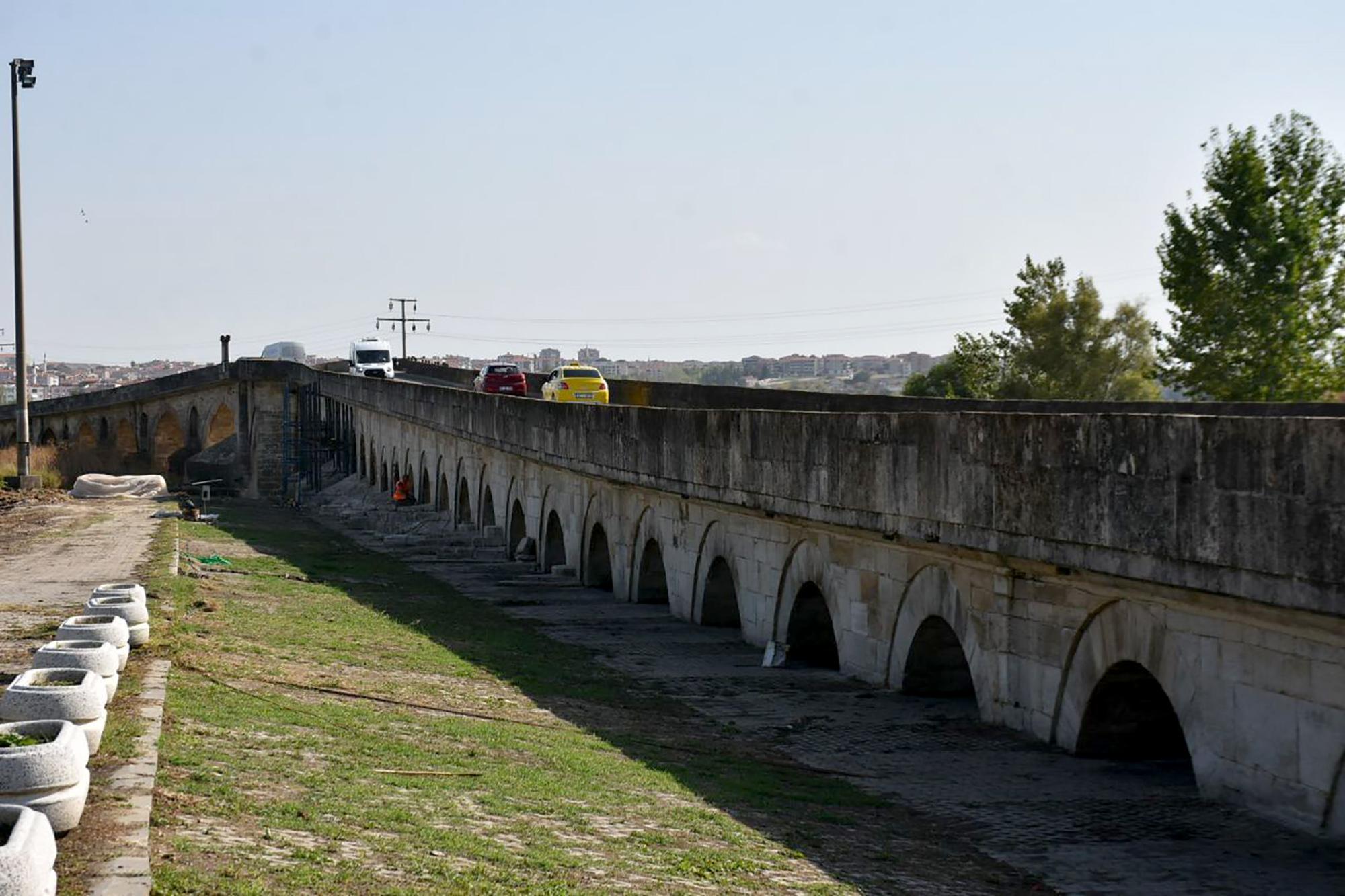 Tarihi Uzunköprü, trafiğe kapatılıp restorasyona alındı