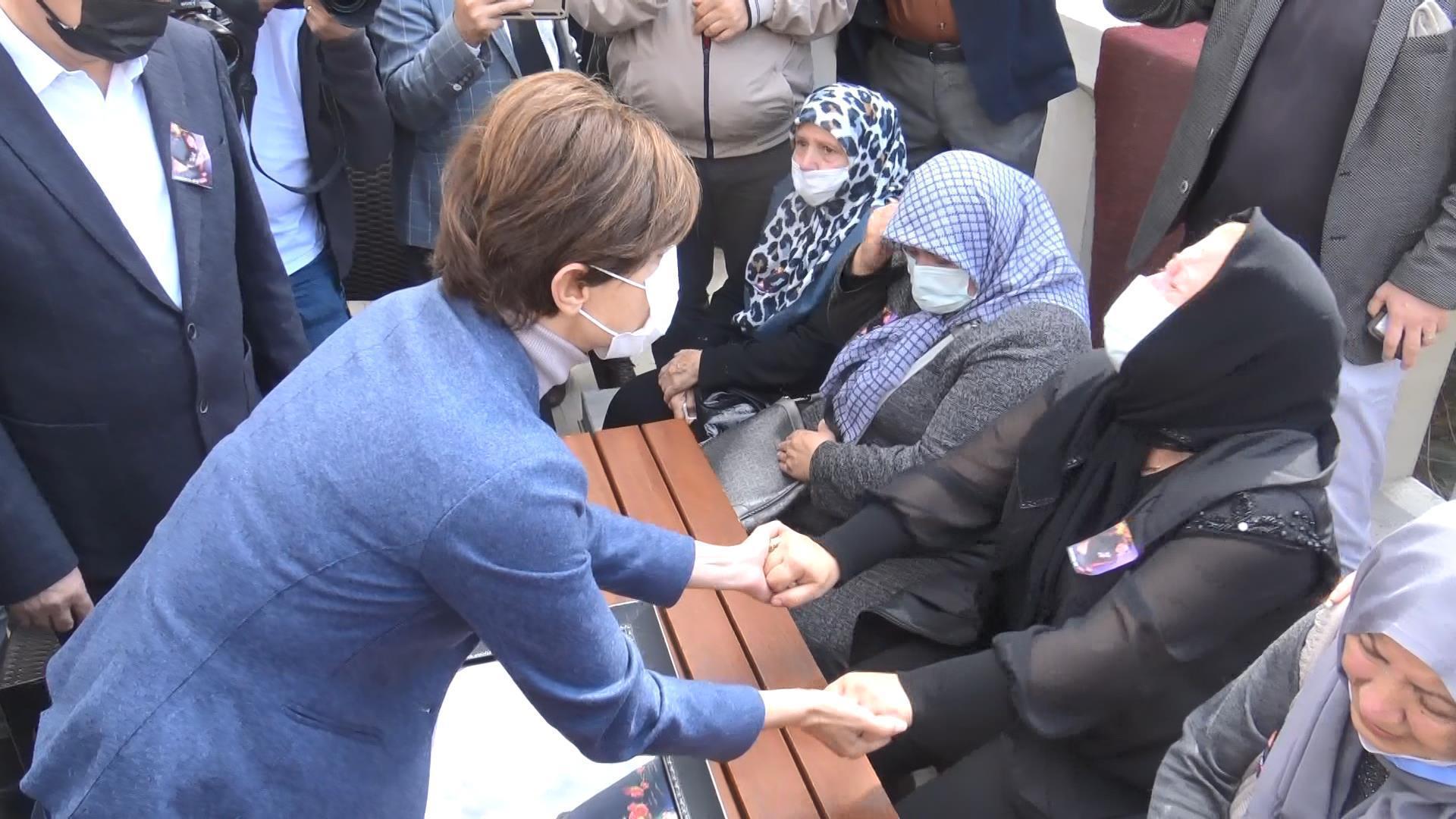 Avcılarda boğazı kesilerek öldürülen kadının tabutunu kadınlar taşıdı