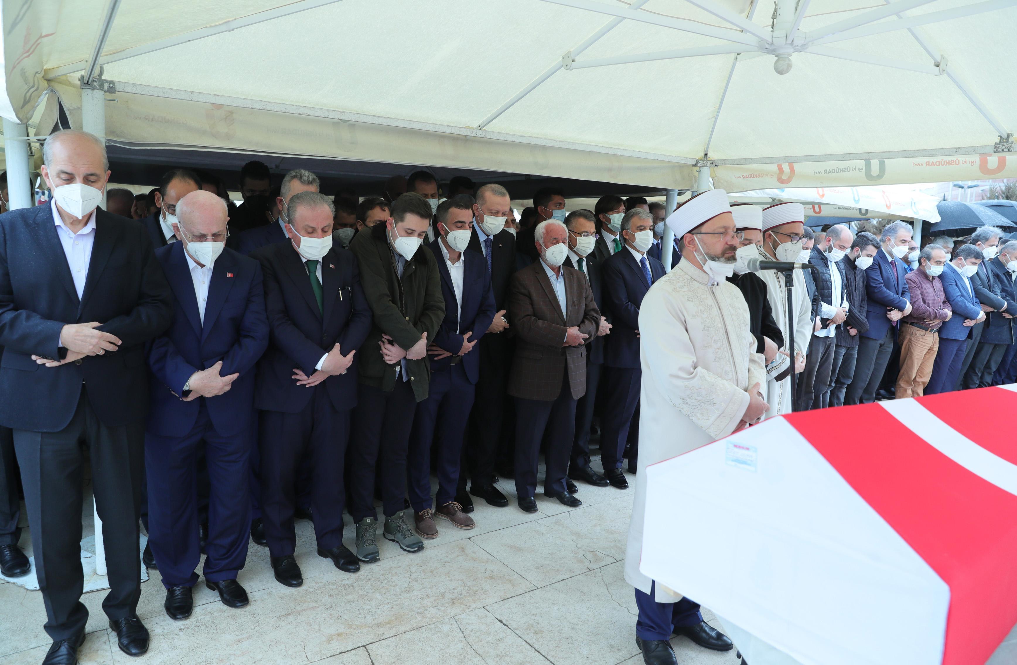 Cumhurbaşkanı Erdoğan, İsmet Uçmanın cenazesine katıldı