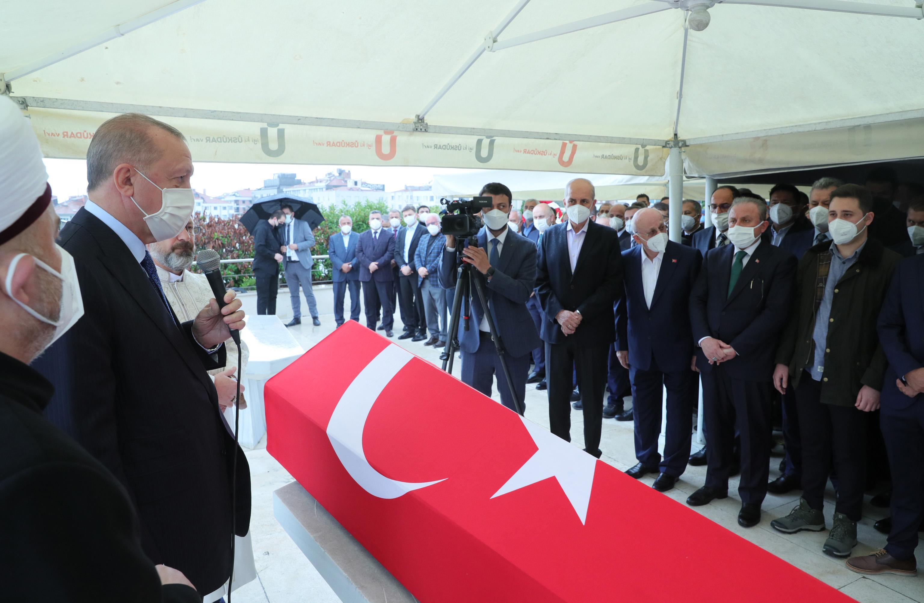 Cumhurbaşkanı Erdoğan, İsmet Uçmanın cenazesine katıldı