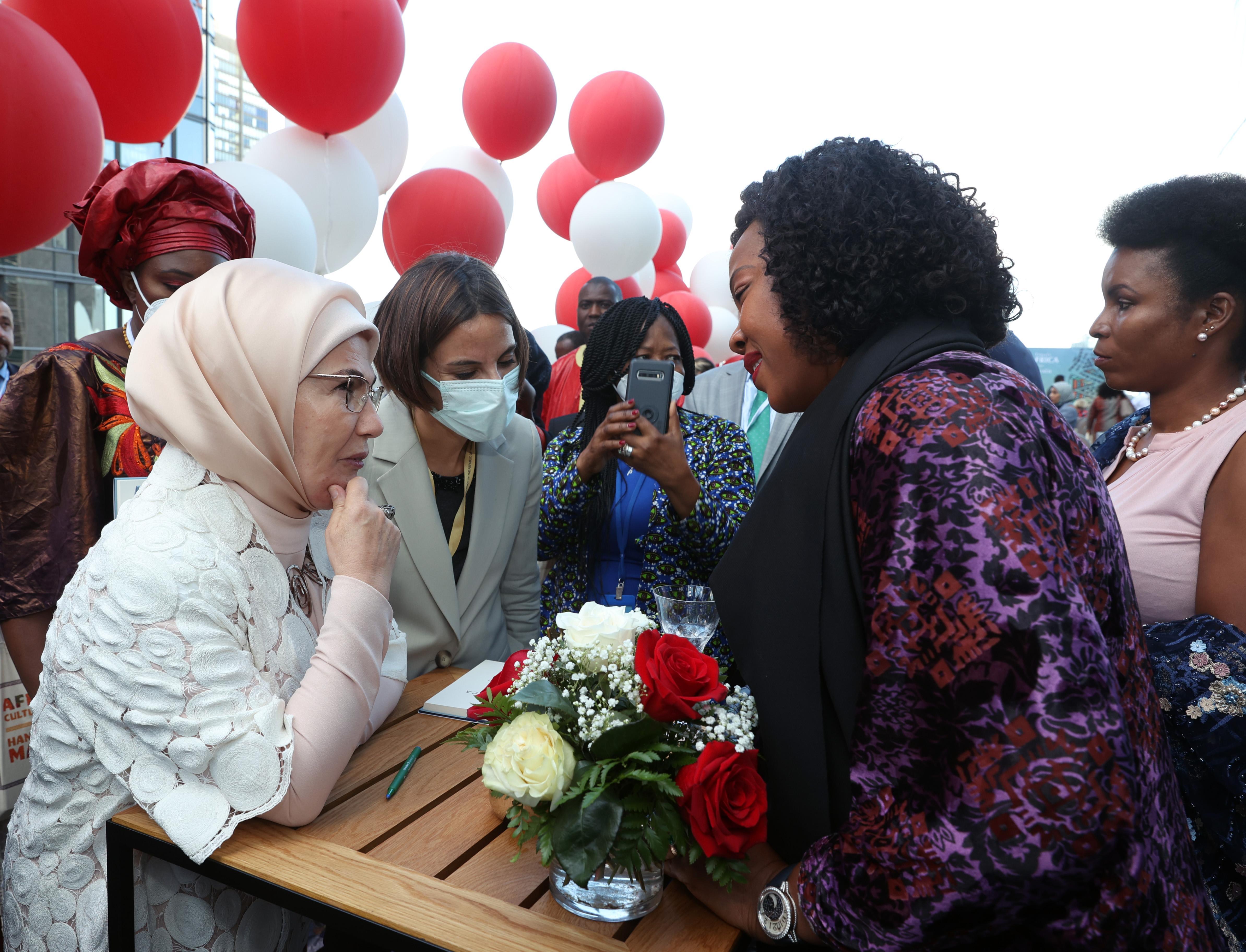 Emine Erdoğan, ‘Afrika Seyahatlerim’ adlı ilk kitabının tanıtımını New York’ta yaptı