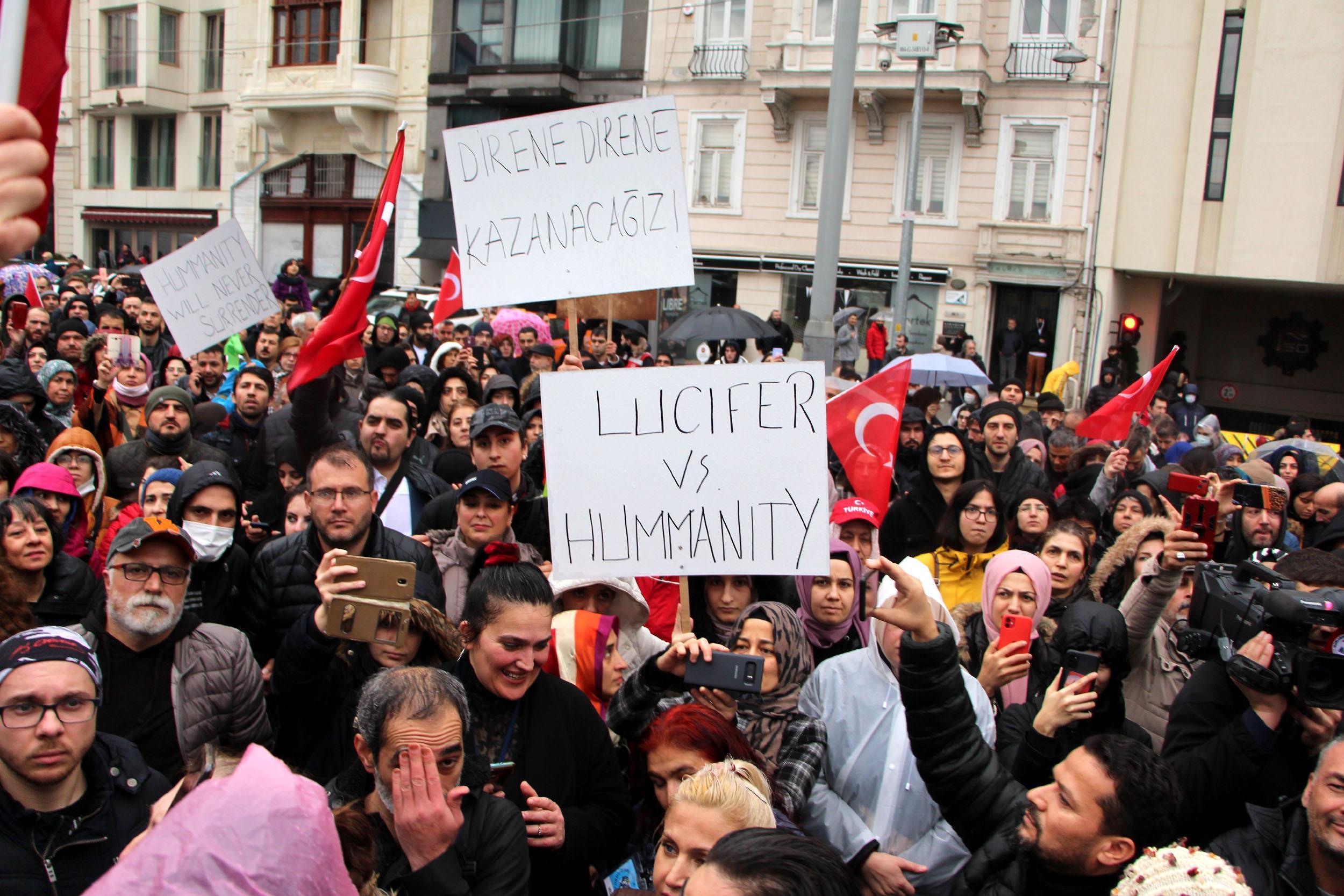 Beyoğlunda deve ve eşek ile PCR protestosu