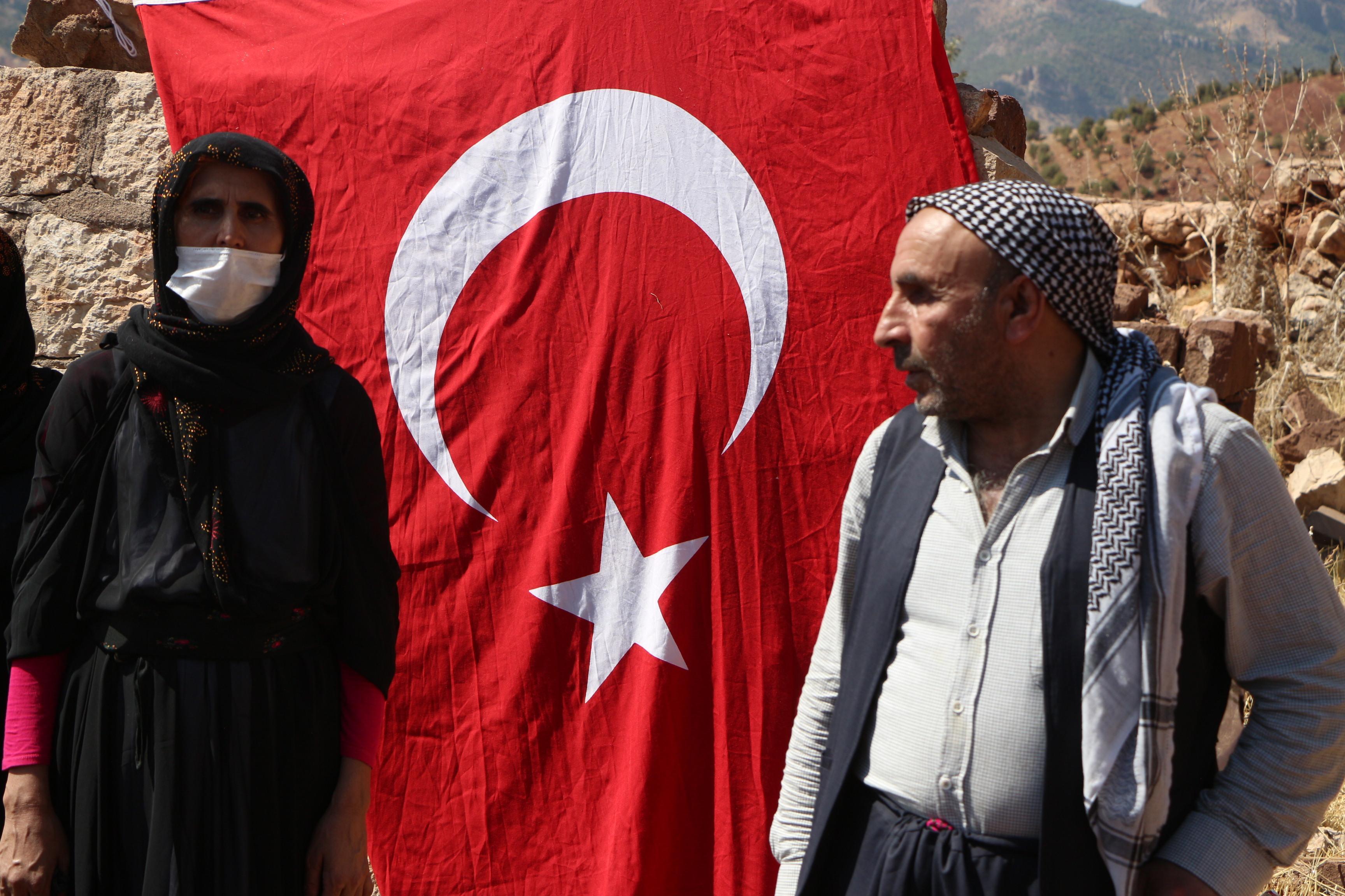 PKK 12 yakınını katletti, saldırının olduğu eve 34 yıldır Türk bayrağı asıyor