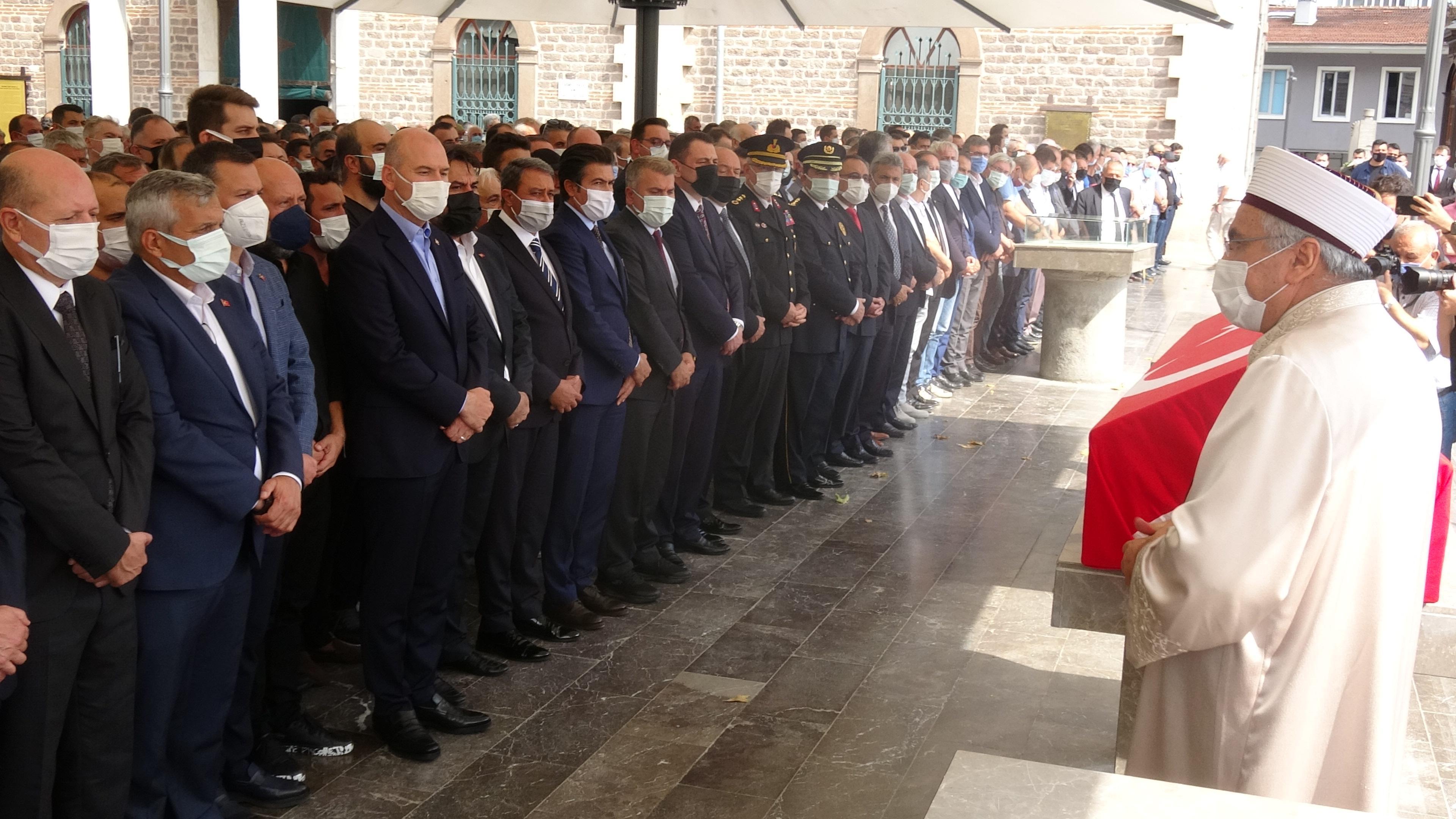 Bakan Soylu, Balıkesirde AK Partili Aydemirin babasının cenazesine katıldı