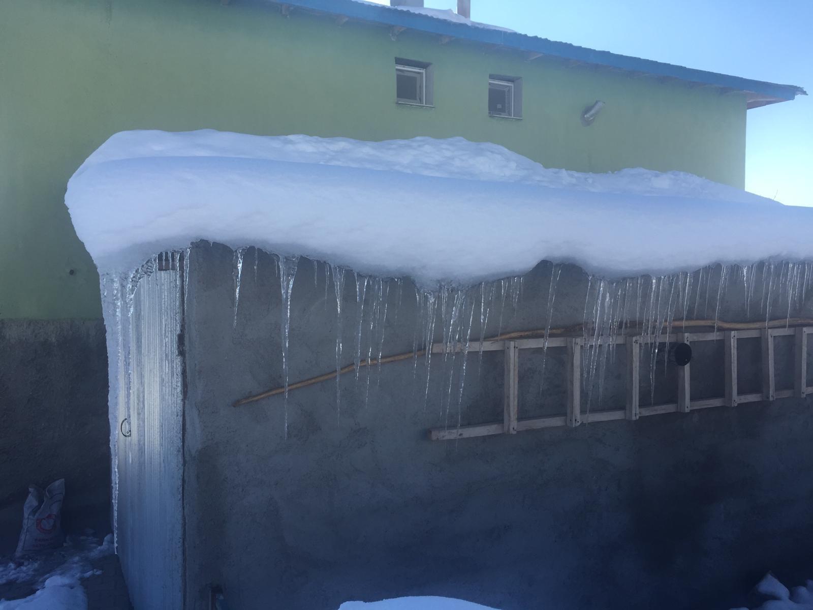 Adana’da sıcaklık eksi 13,4 dereceye kadar düştü; göl ve akarsular dondu