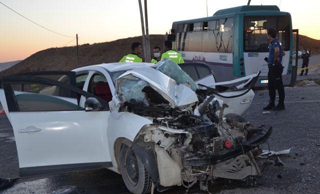 Halk otobüsüyle otomobilin çarpıştığı kazada yaralanan 11 kişiden 1i kurtarılamadı
