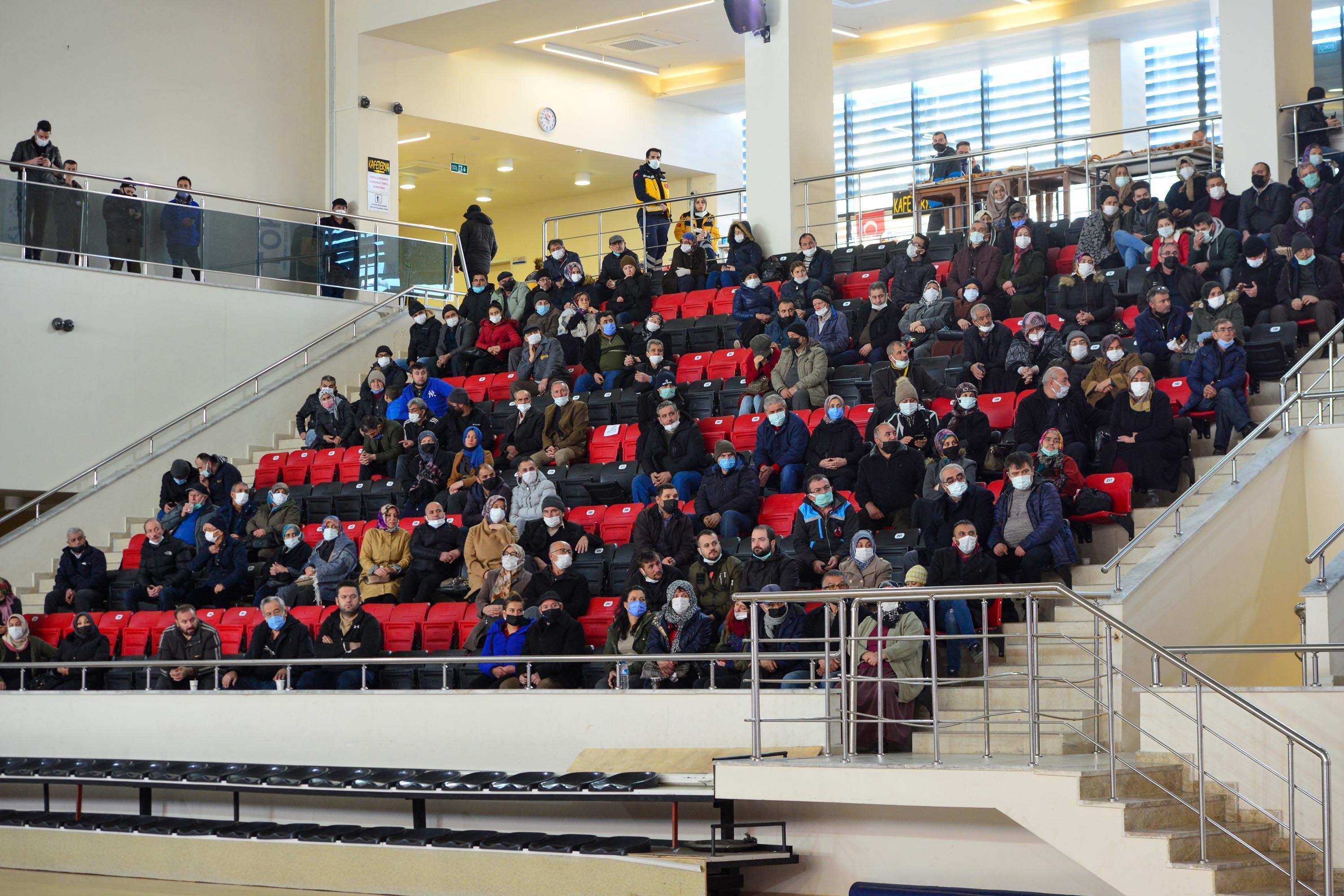 Uşakta TOKİ konutları için kura çekildi