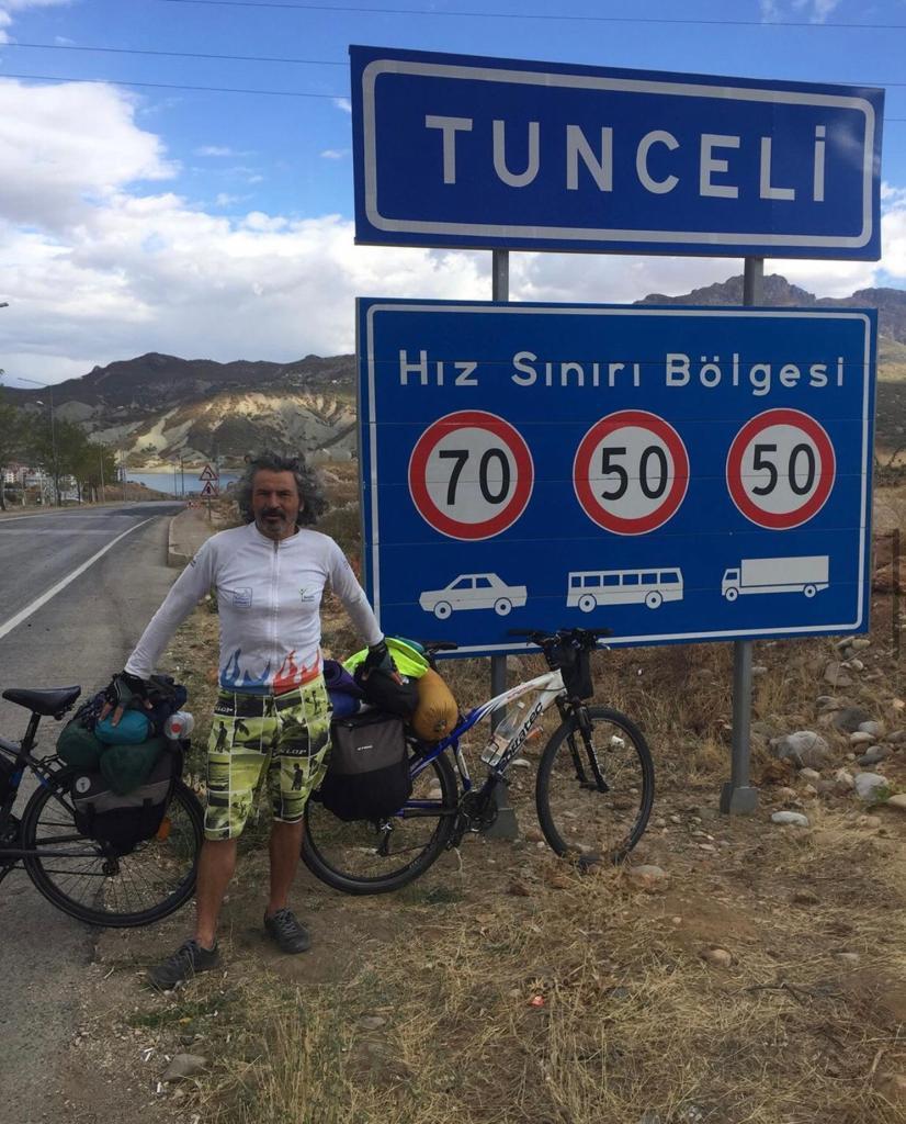 Emekli başkonsolosluk çalışanı bisikleti ile 10 bin 800 kilometre seyahat etti