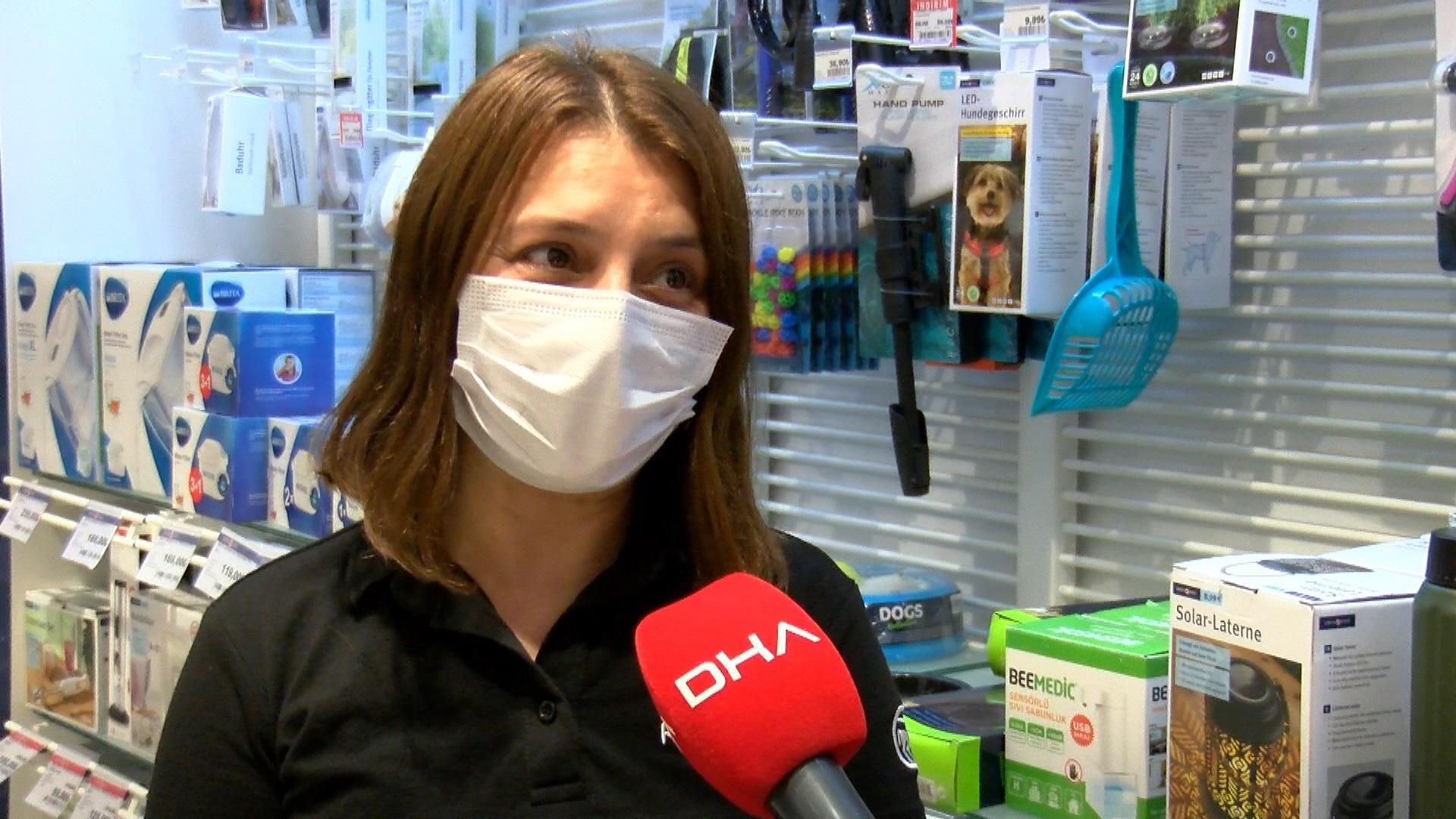 Zorla mama aldıran dilenci kedi