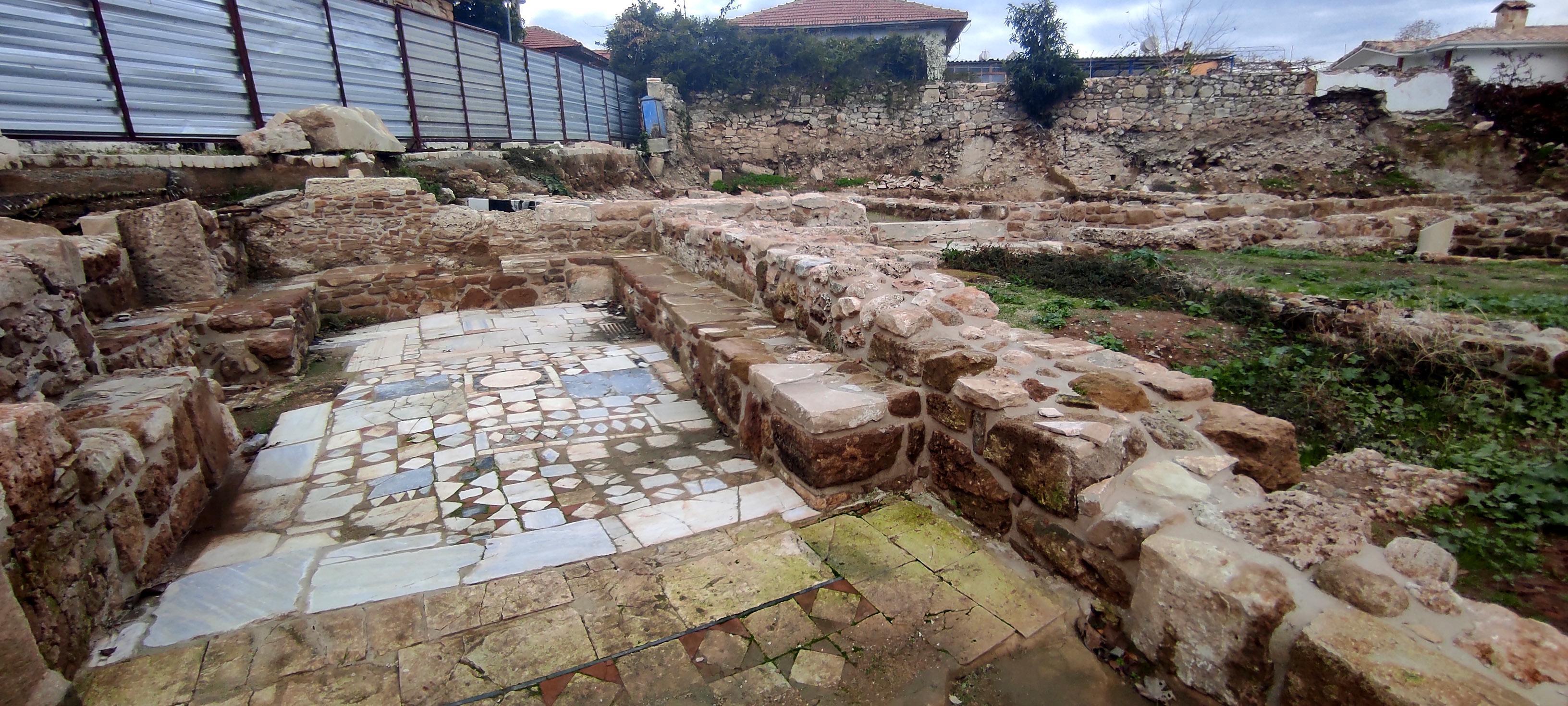Evin altında 7nci yüzyıla ait sinagog bulundu