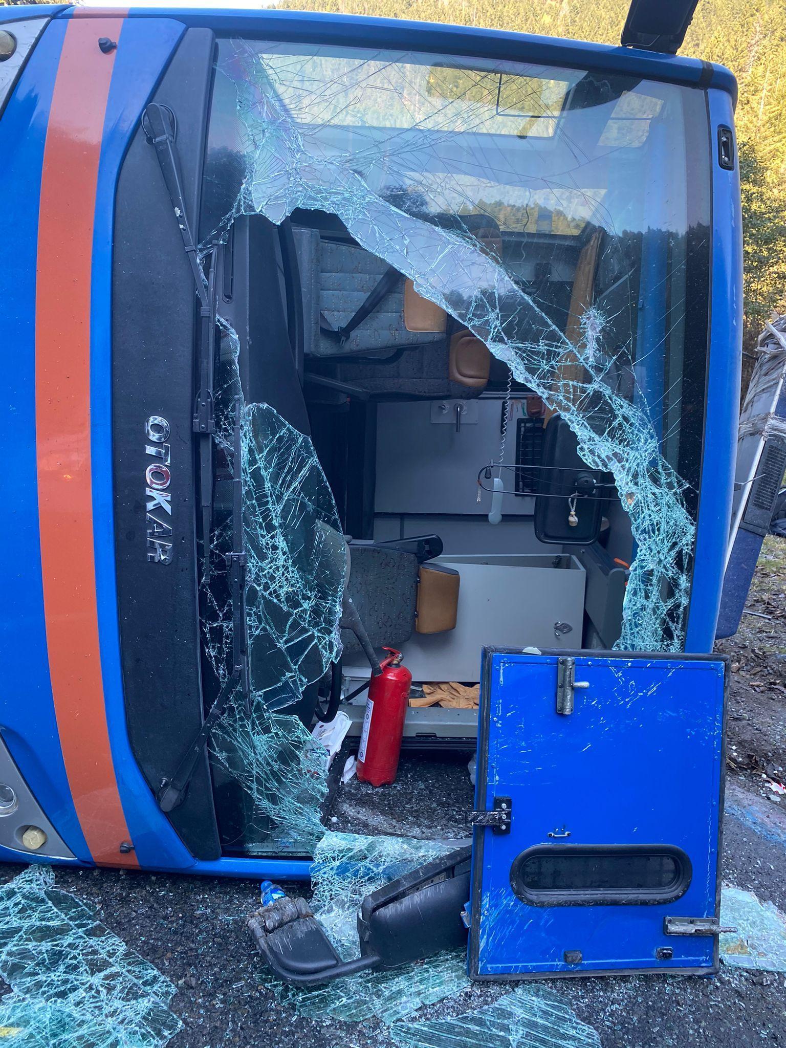 Rizede cezaevi aracı devrildi: 11 yaralı