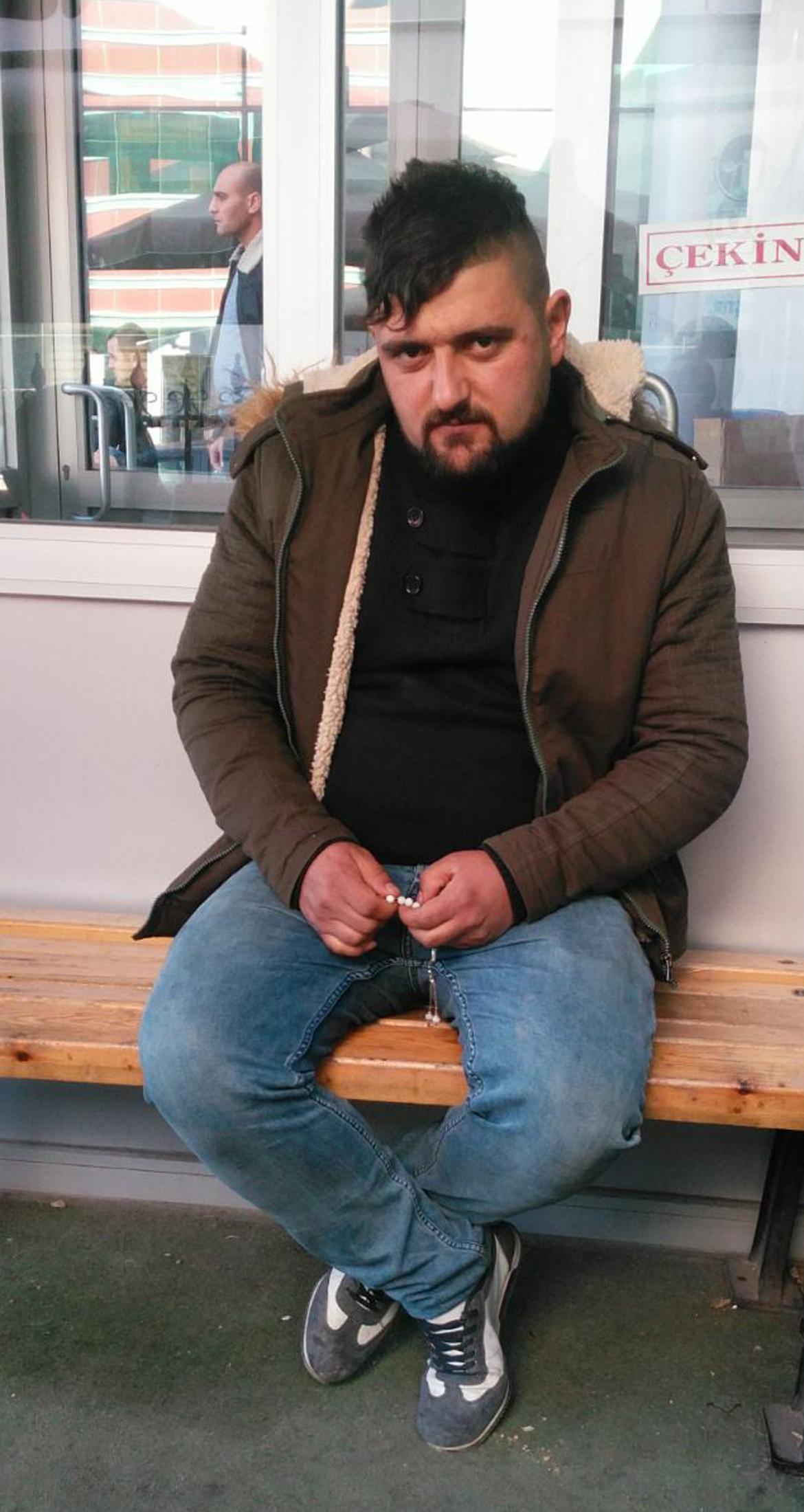 Silahlı çatışmadan kaçarken otomobilin çarpmasıyla öldü