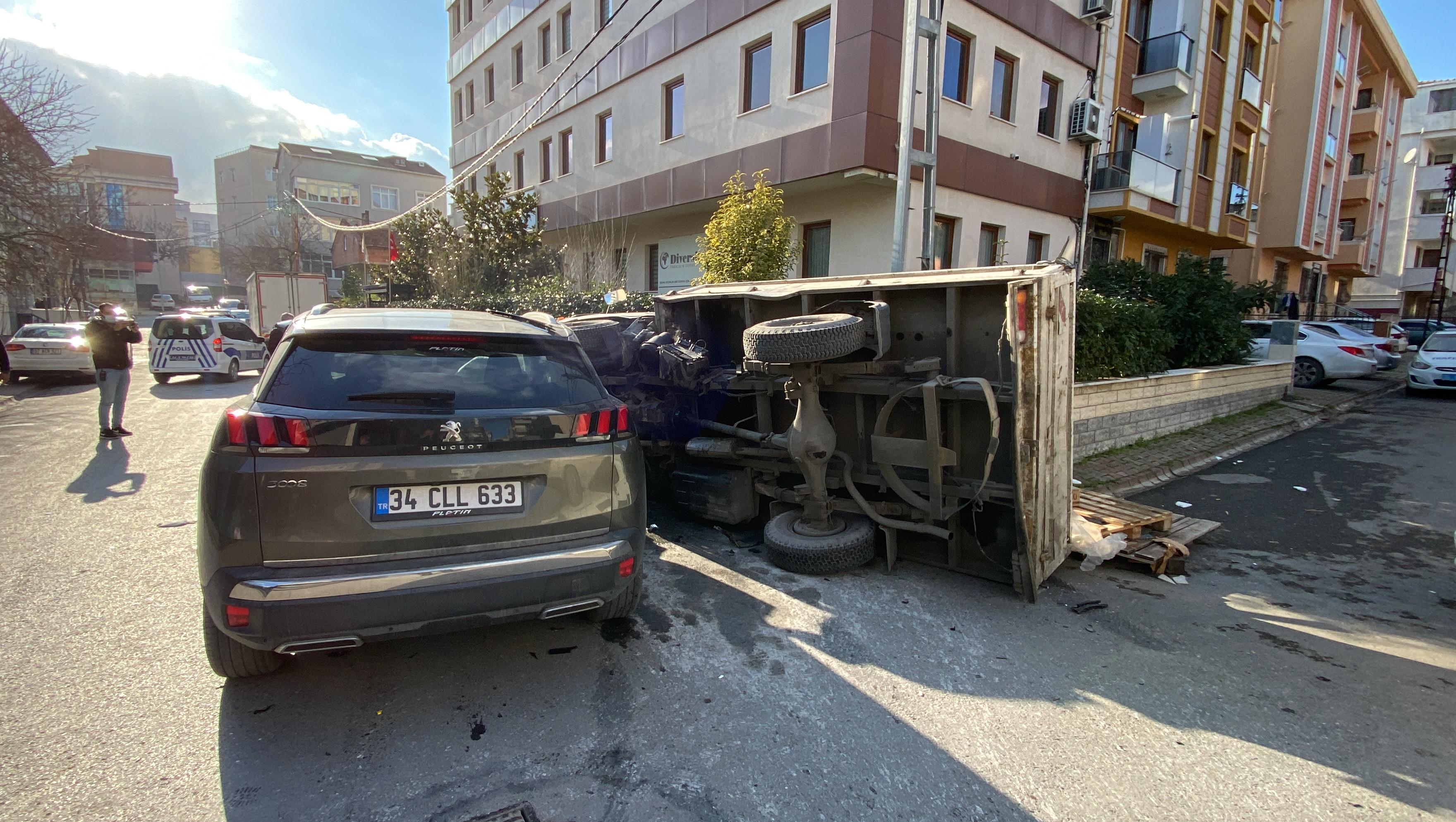 Ümraniyede hurdacı kazadan saniyelerle kurtuldu