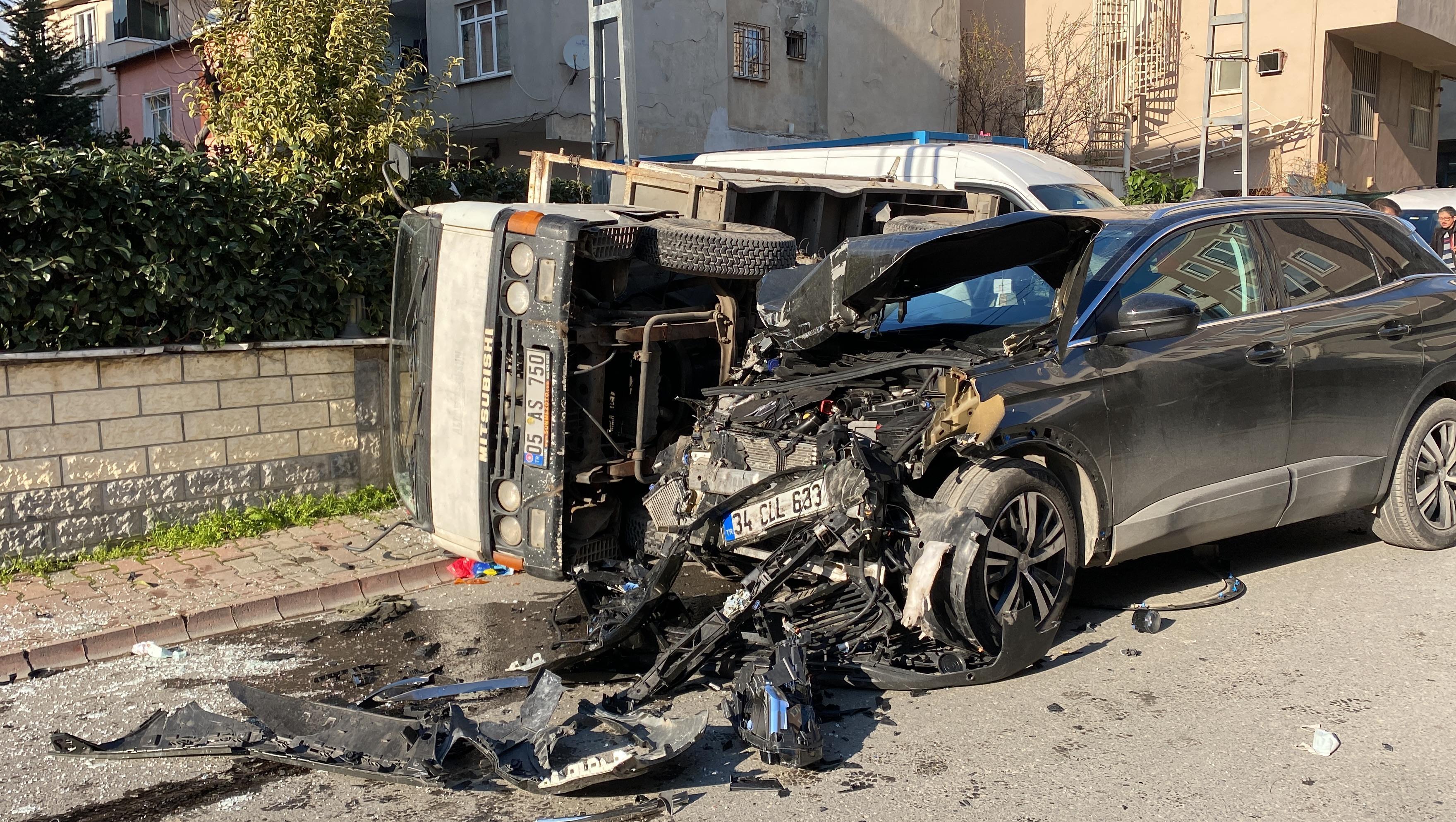 Ümraniyede hurdacı kazadan saniyelerle kurtuldu