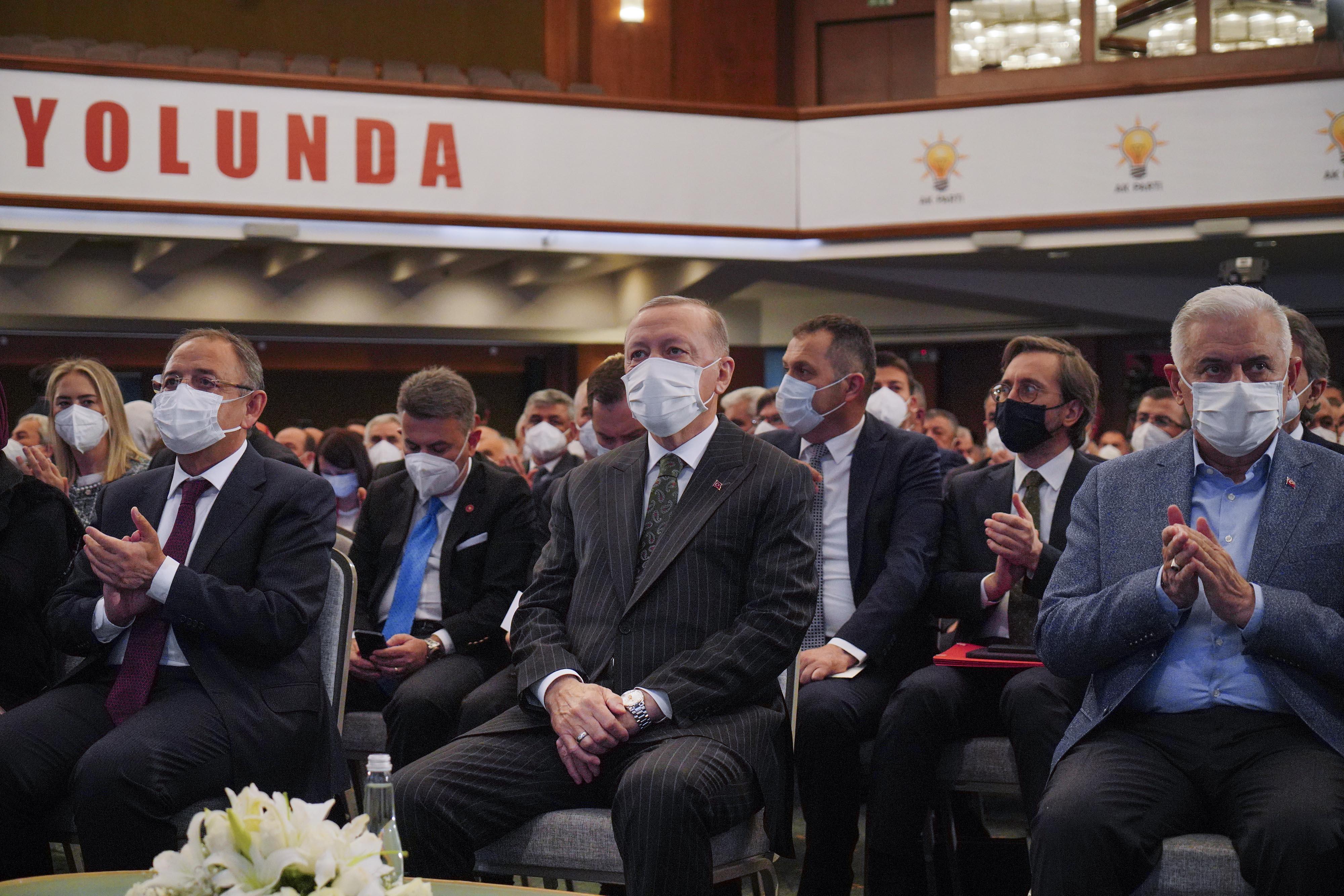 Cumhurbaşkanı Erdoğandan belediye başkanlarına: Sahipsiz hayvanlar için ön alın