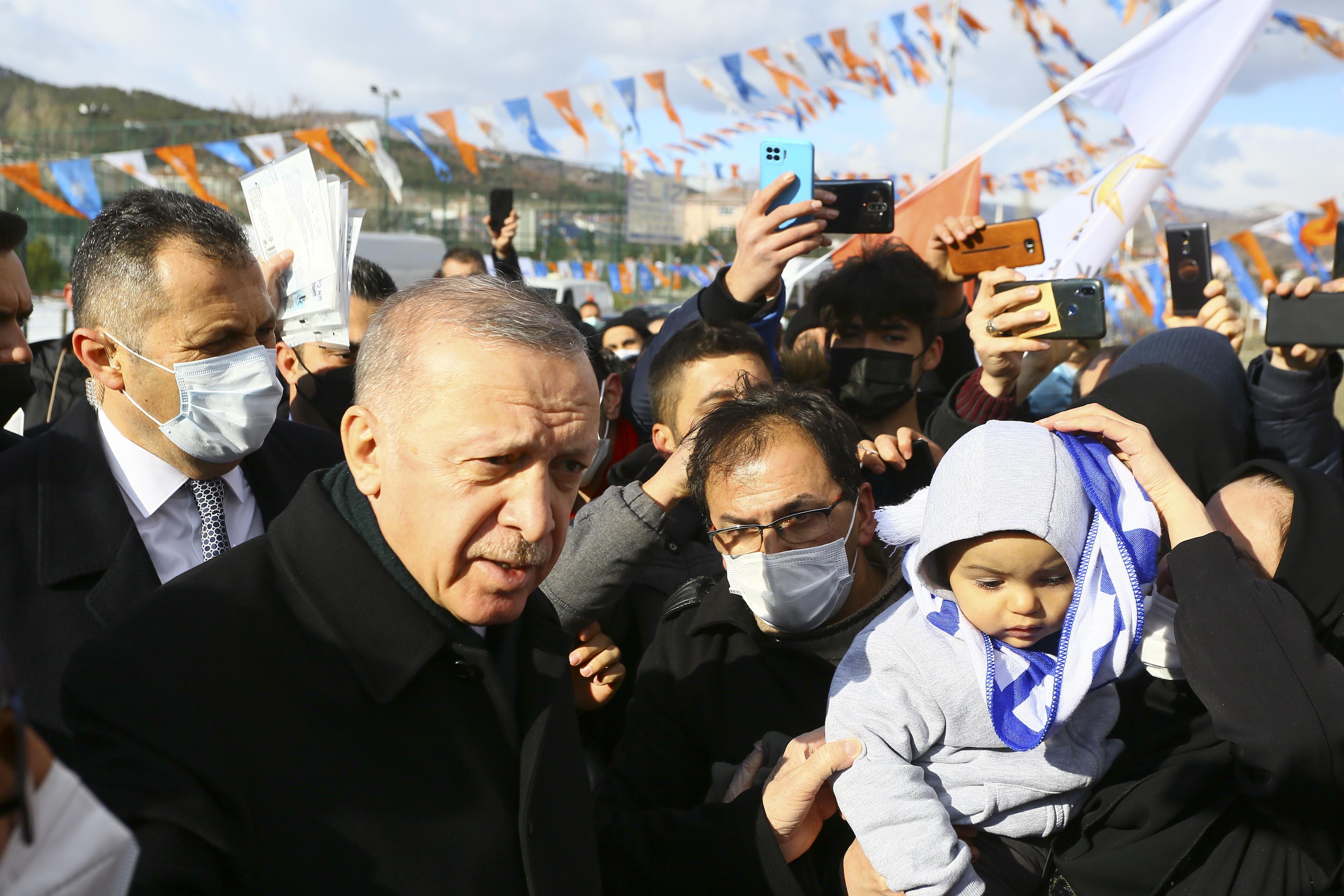 Cumhurbaşkanı Erdoğandan belediye başkanlarına: Sahipsiz hayvanlar için ön alın