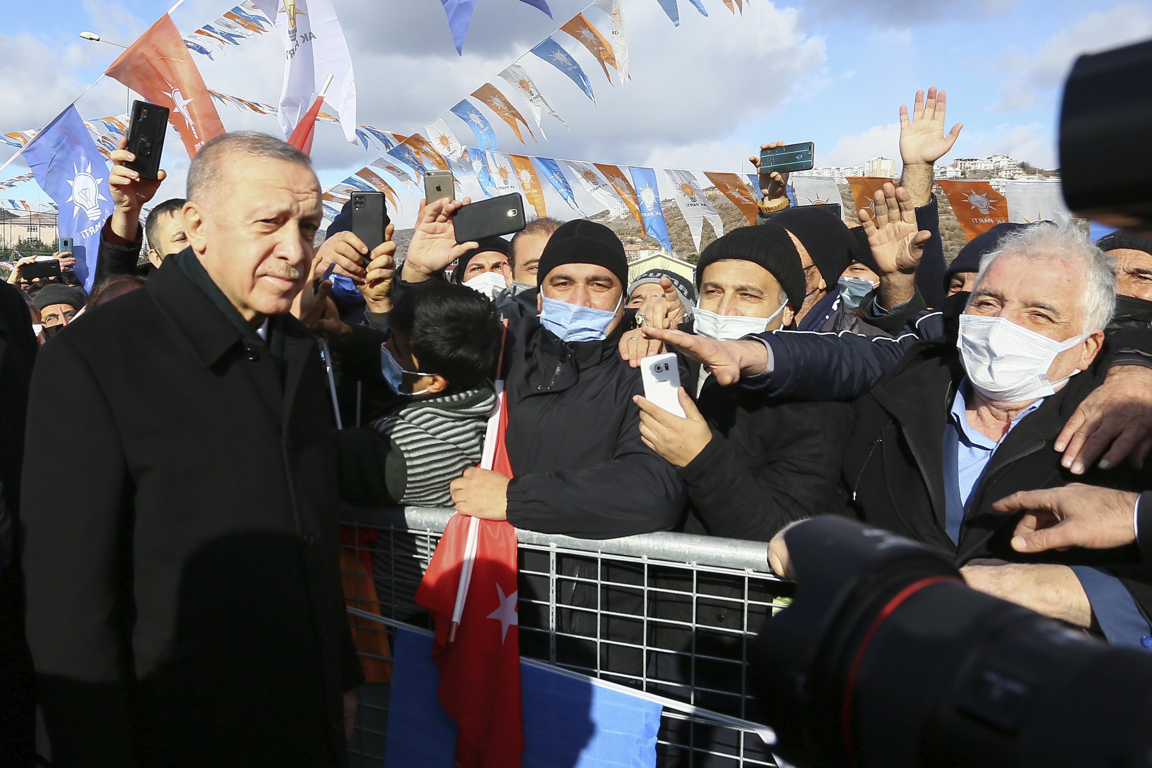 Cumhurbaşkanı Erdoğandan belediye başkanlarına: Sahipsiz hayvanlar için ön alın