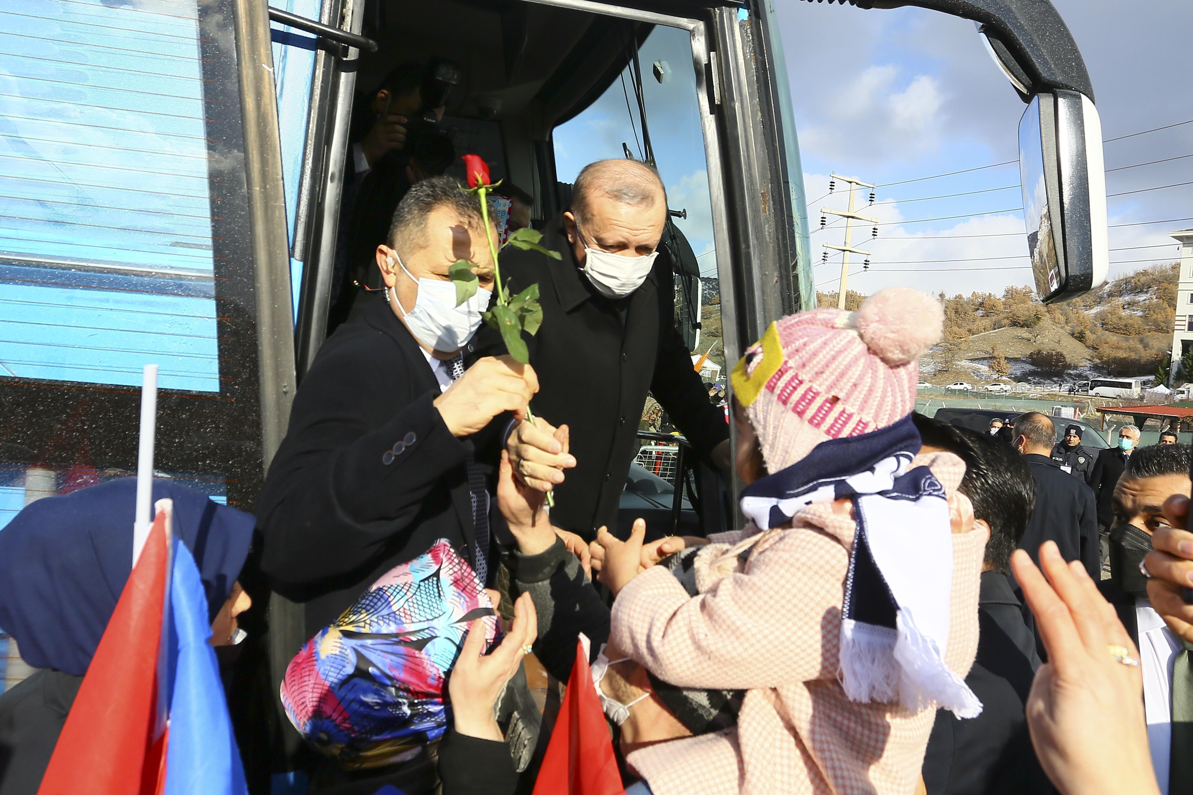 Cumhurbaşkanı Erdoğandan belediye başkanlarına: Sahipsiz hayvanlar için ön alın