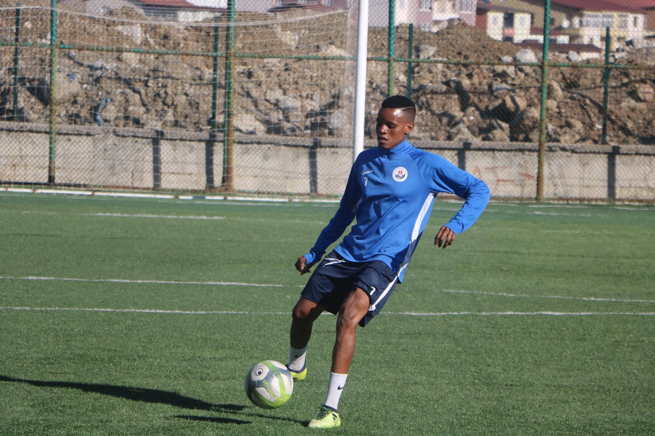 Hakkarigücü kadın takımının Afrikalı 2 sporcusu, Süper Lig için mücadele ediyor