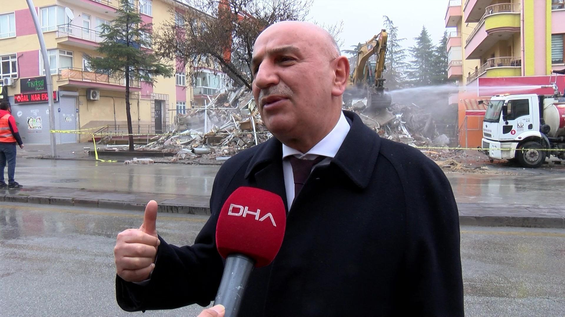 Ankarada patlama sonucu 2 kişinin öldüğü, 4 kişinin yaralandığı bina yıkılıyor