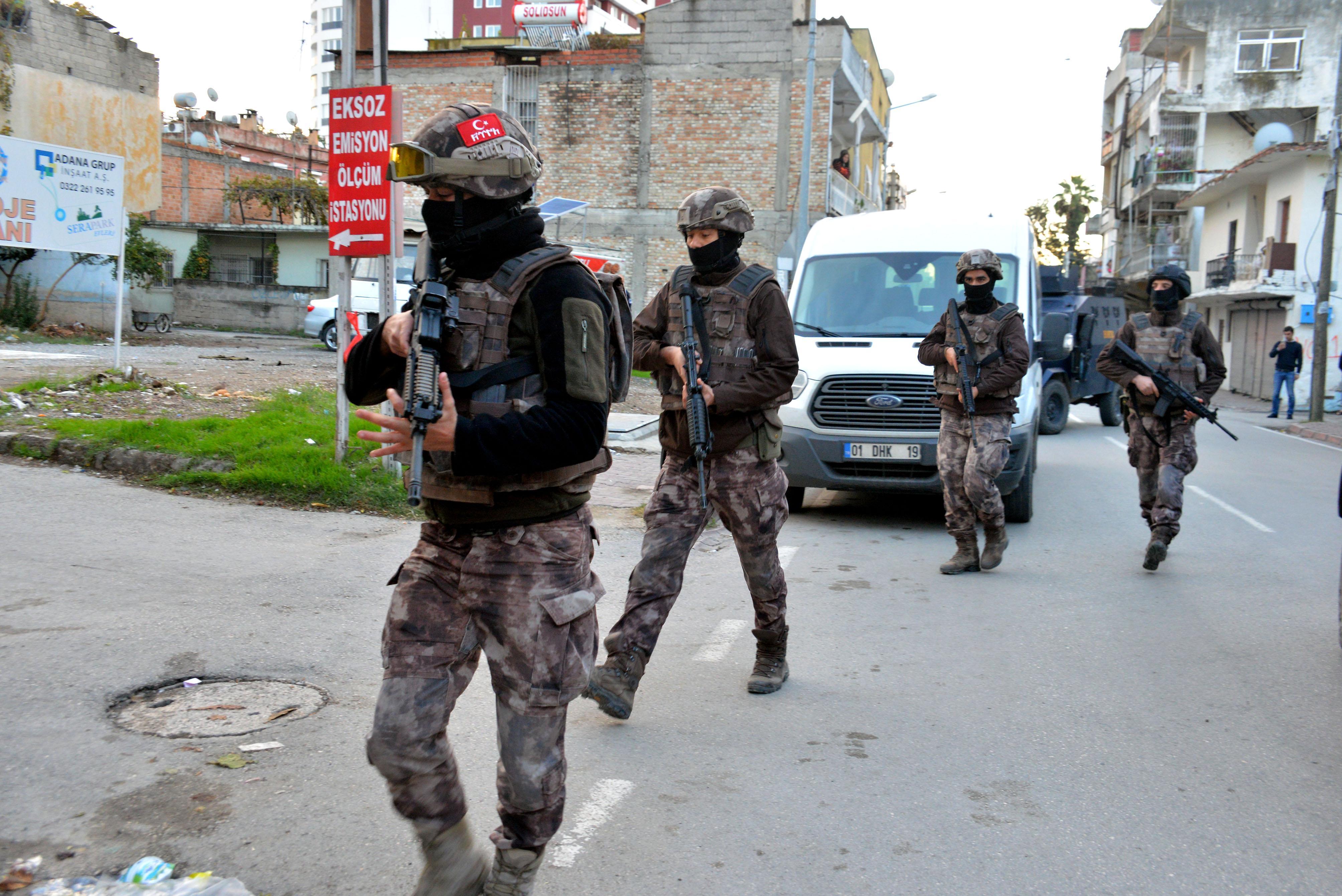 Ablası ile yeğenlerini rehin alan ve 72 yıl hapisle aranan hükümlü yakalandı