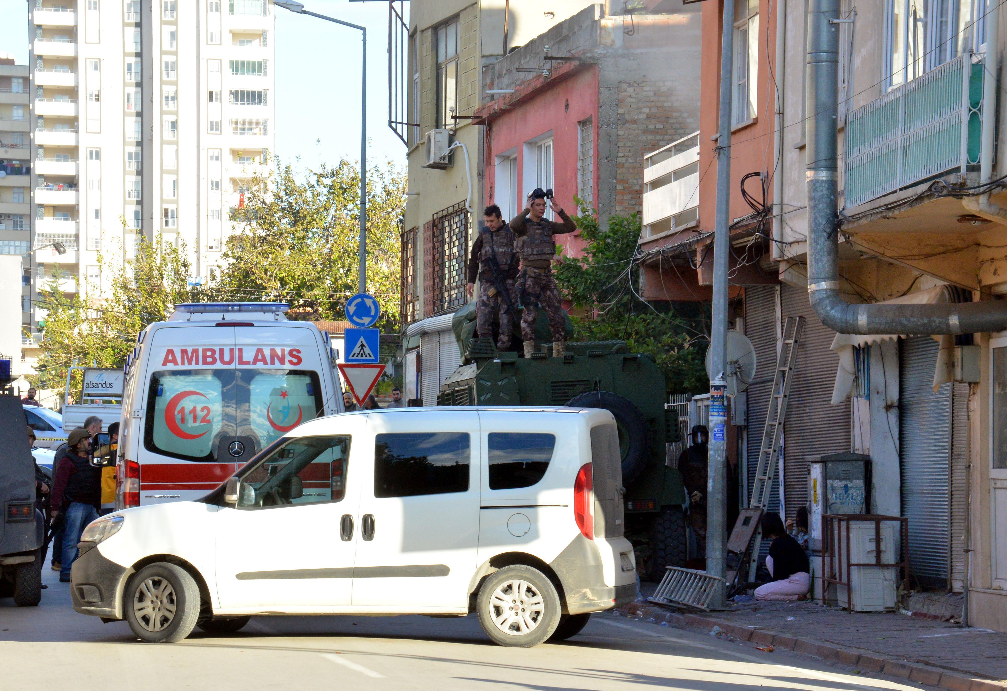 Ablası ile yeğenlerini rehin alan ve 72 yıl hapisle aranan hükümlü yakalandı