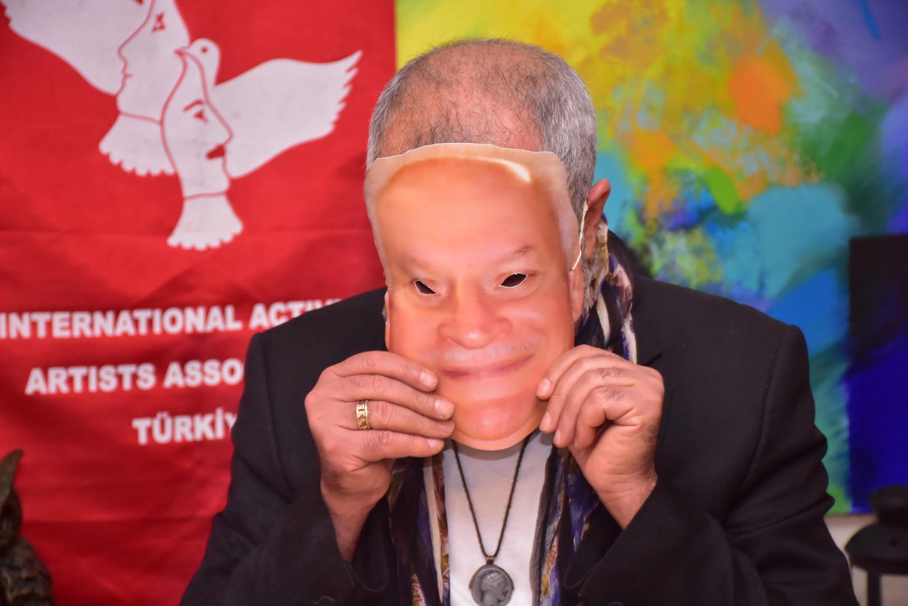 Çakal Carlosun kaybolon büstü için kargo firması tazminat ödeyecek