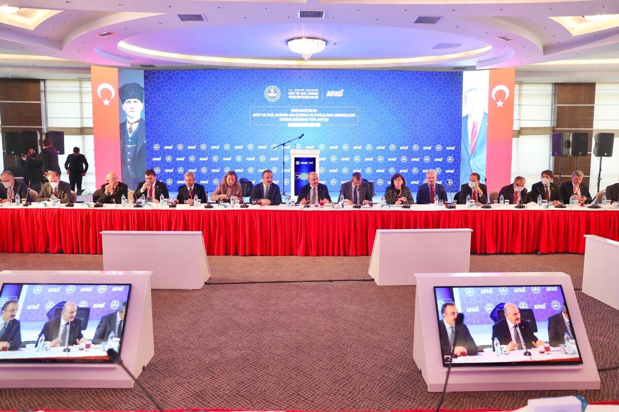 Bakan Soylu: Göç meselesini Angelina Jolie fotoğrafı ile çözmeye çalıştılar