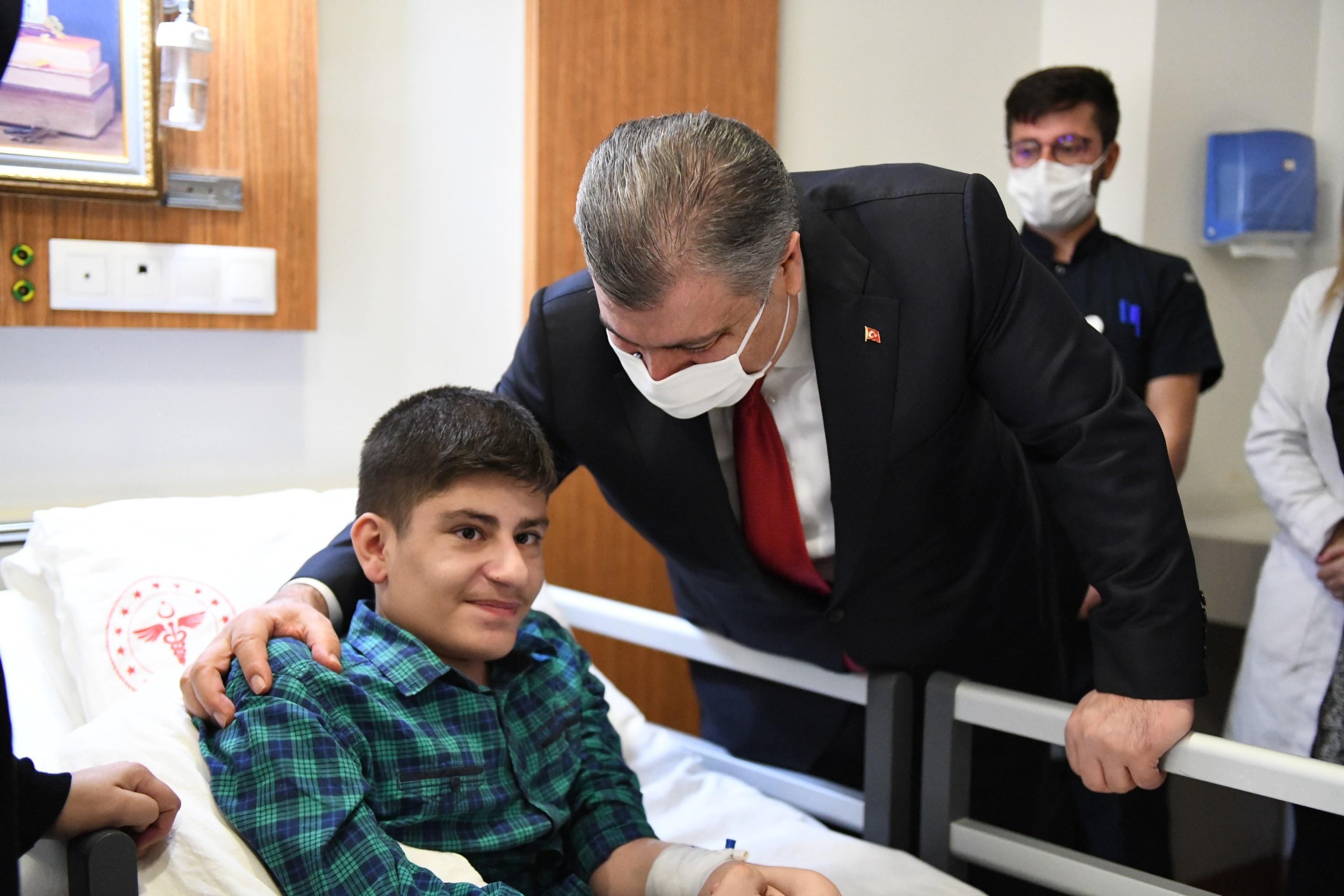 Bakan Koca: Dünya genelinde Omicronun baskın varyant olmasını bekliyoruz