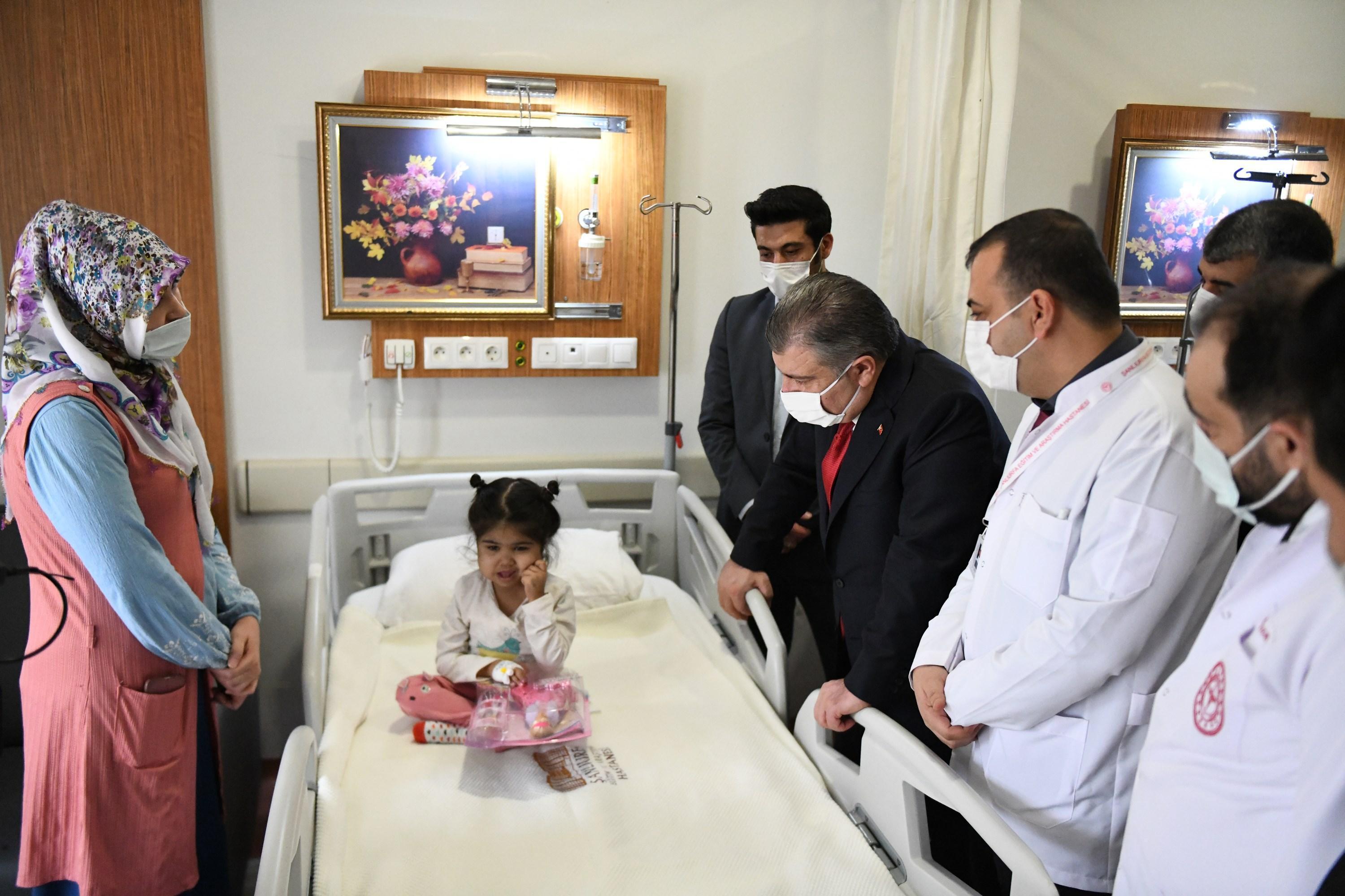 Bakan Koca: Dünya genelinde Omicronun baskın varyant olmasını bekliyoruz