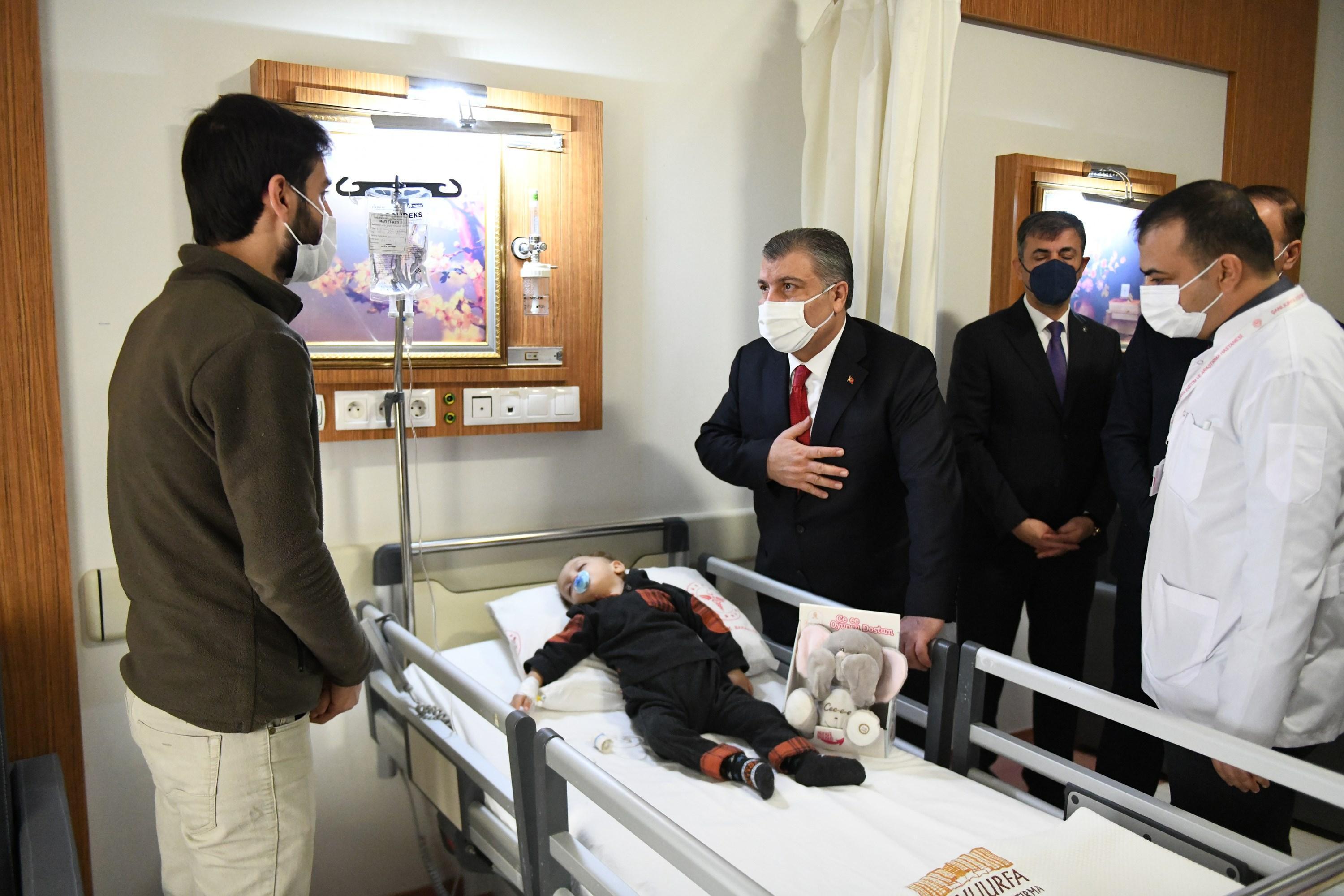 Bakan Koca: Dünya genelinde Omicronun baskın varyant olmasını bekliyoruz