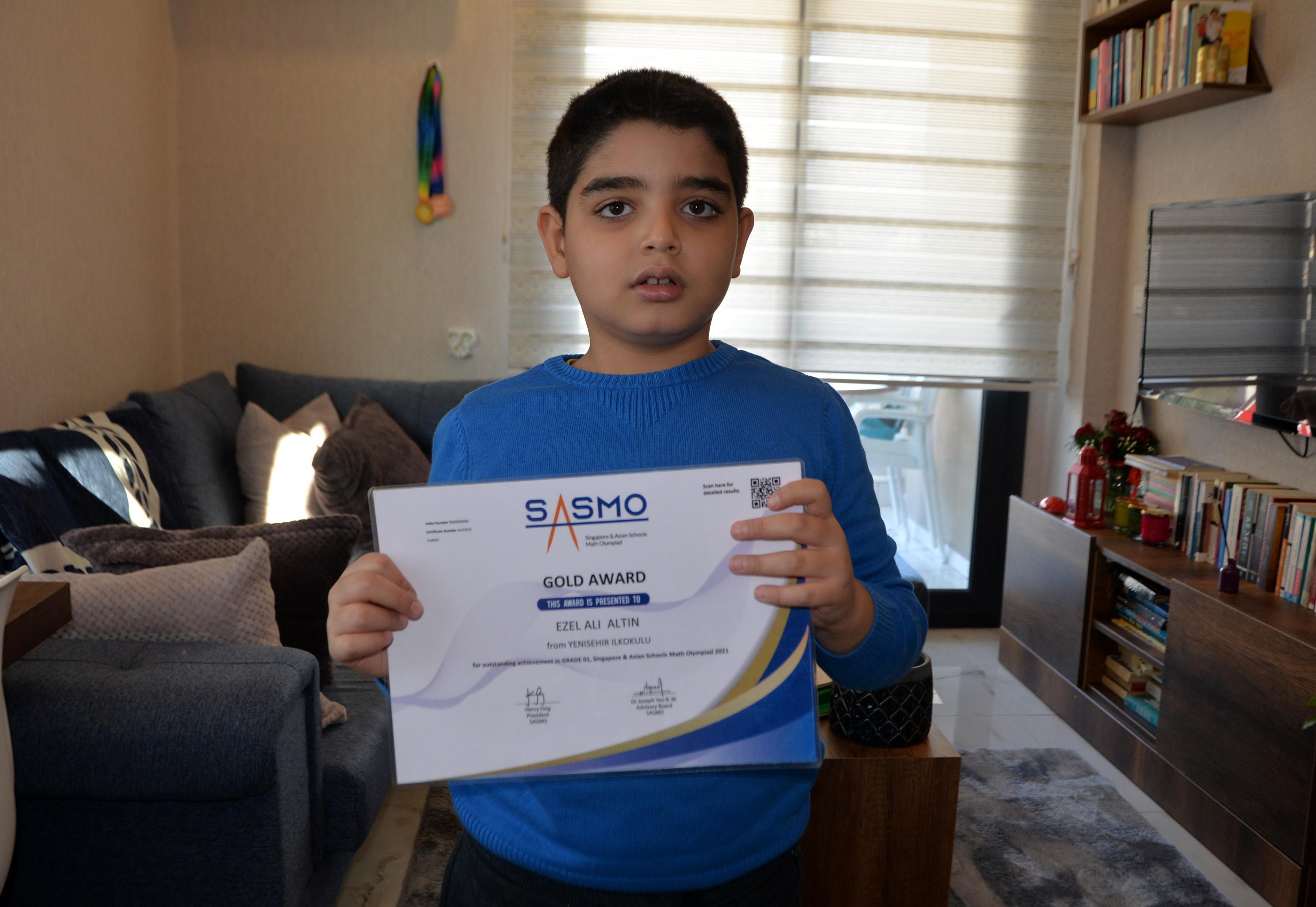 8 yaşındaki Ezel Alinin uluslararası matematik başarısı